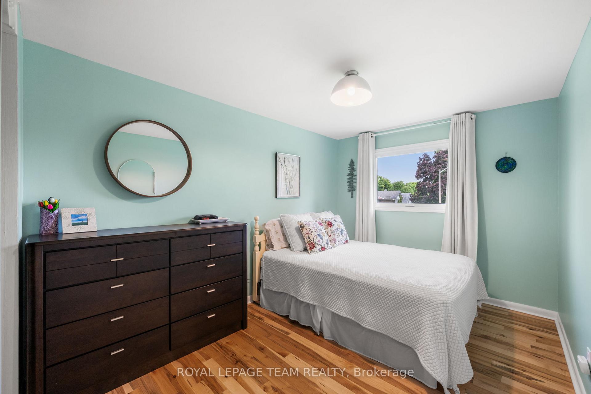 Photo 13 of 1300 Adirondack Drive, Ottawa, Kenson Park — HOMEH