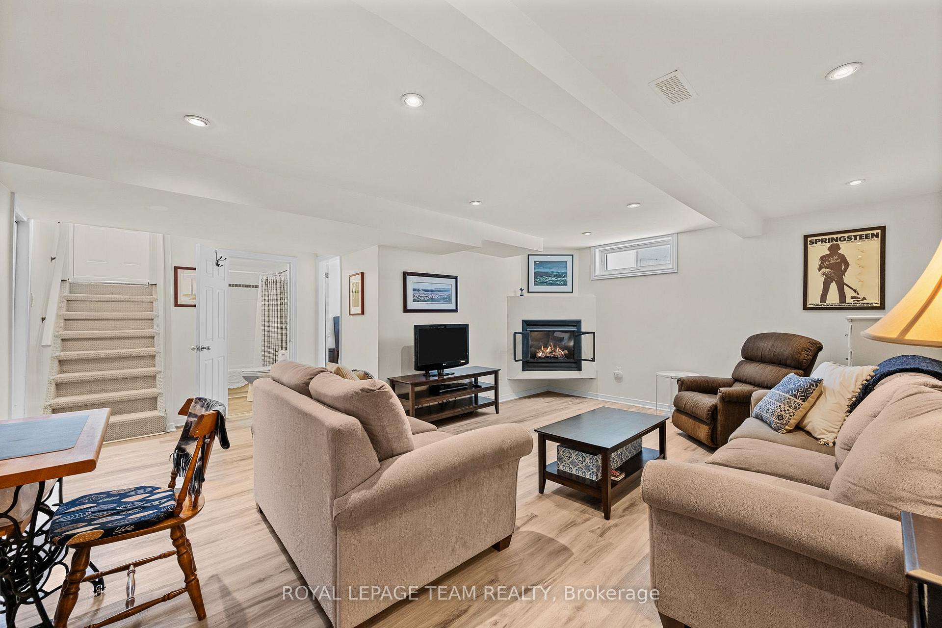 Photo 18 of 1300 Adirondack Drive, Ottawa, Kenson Park — HOMEH