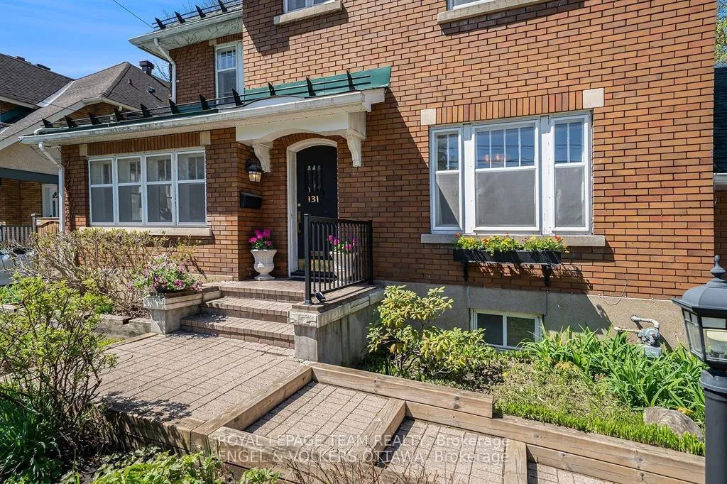 Front of 131 Acacia Avenue