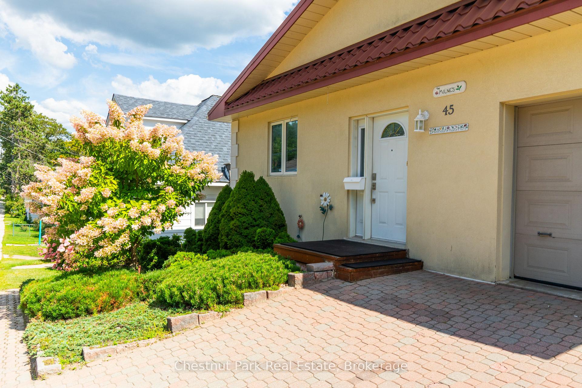 Photo 6 of 45 William Street, Parry Sound — HOMEH