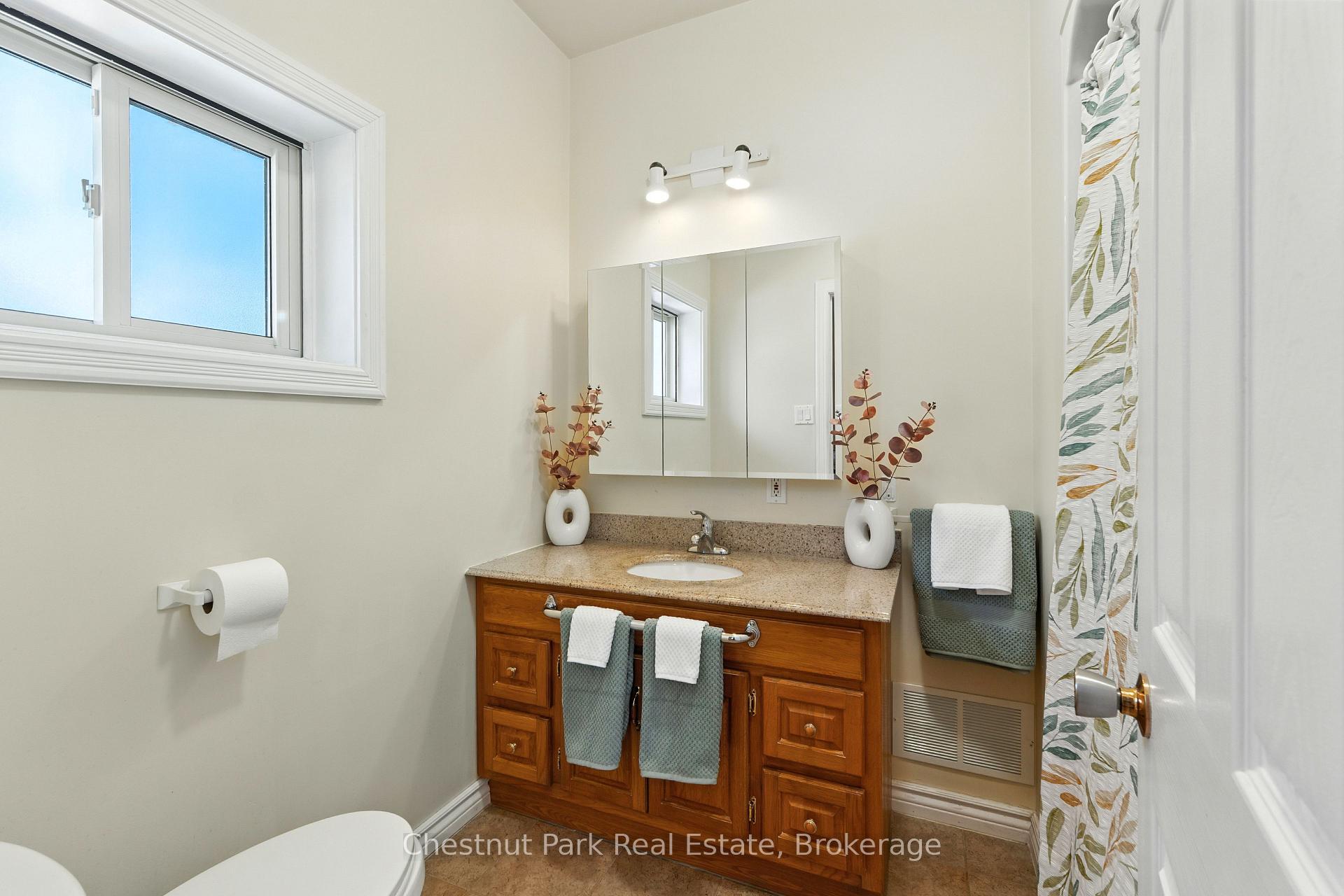 Photo 11 of 45 William Street, Parry Sound — HOMEH