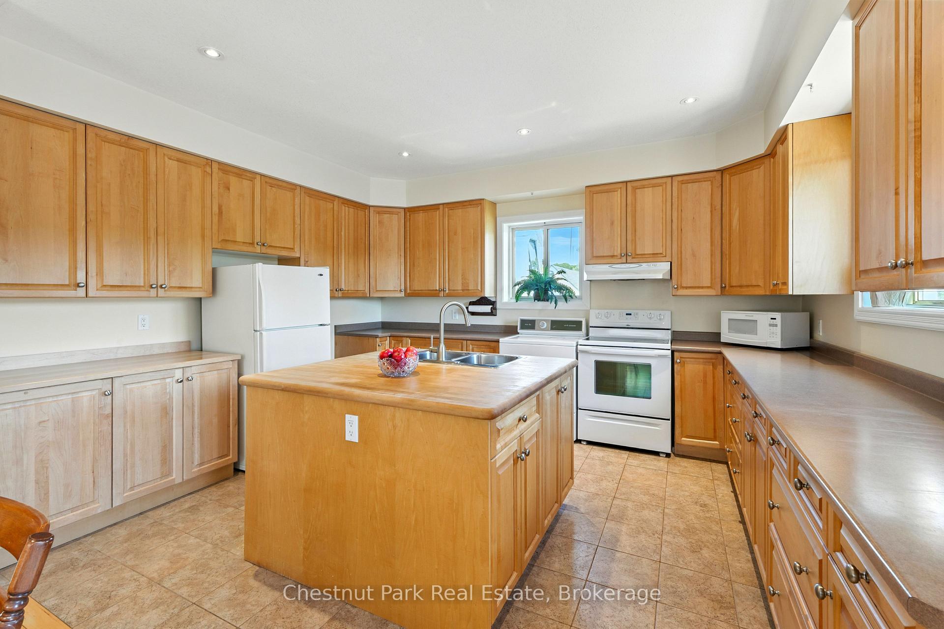 Photo 18 of 45 William Street, Parry Sound — HOMEH