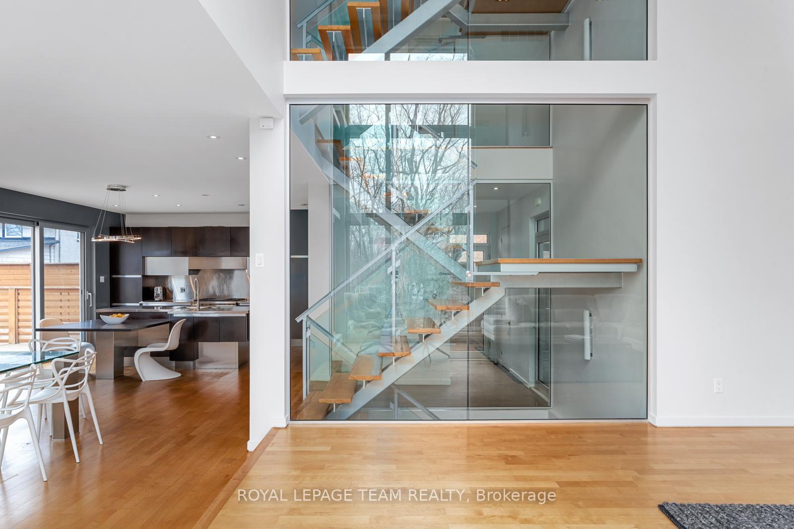 Photo 11 of 13 Rockcliffe Way, Ottawa, Lindenlea — HOMEH