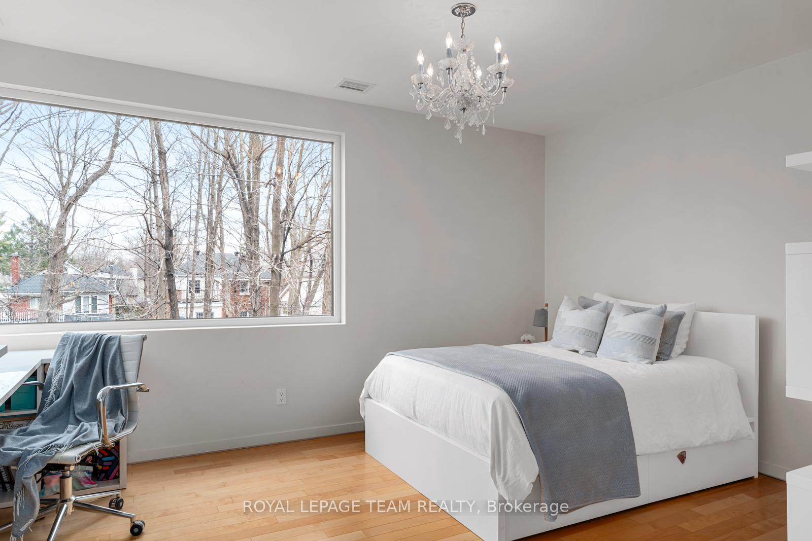 Photo 12 of 13 Rockcliffe Way, Ottawa, Lindenlea — HOMEH