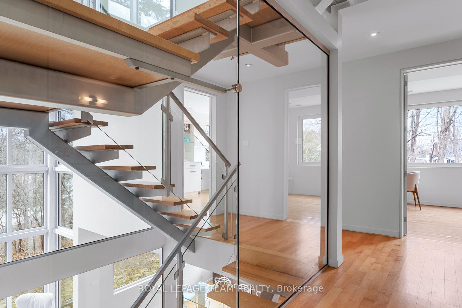 Photo 18 of 13 Rockcliffe Way, Ottawa, Lindenlea — HOMEH