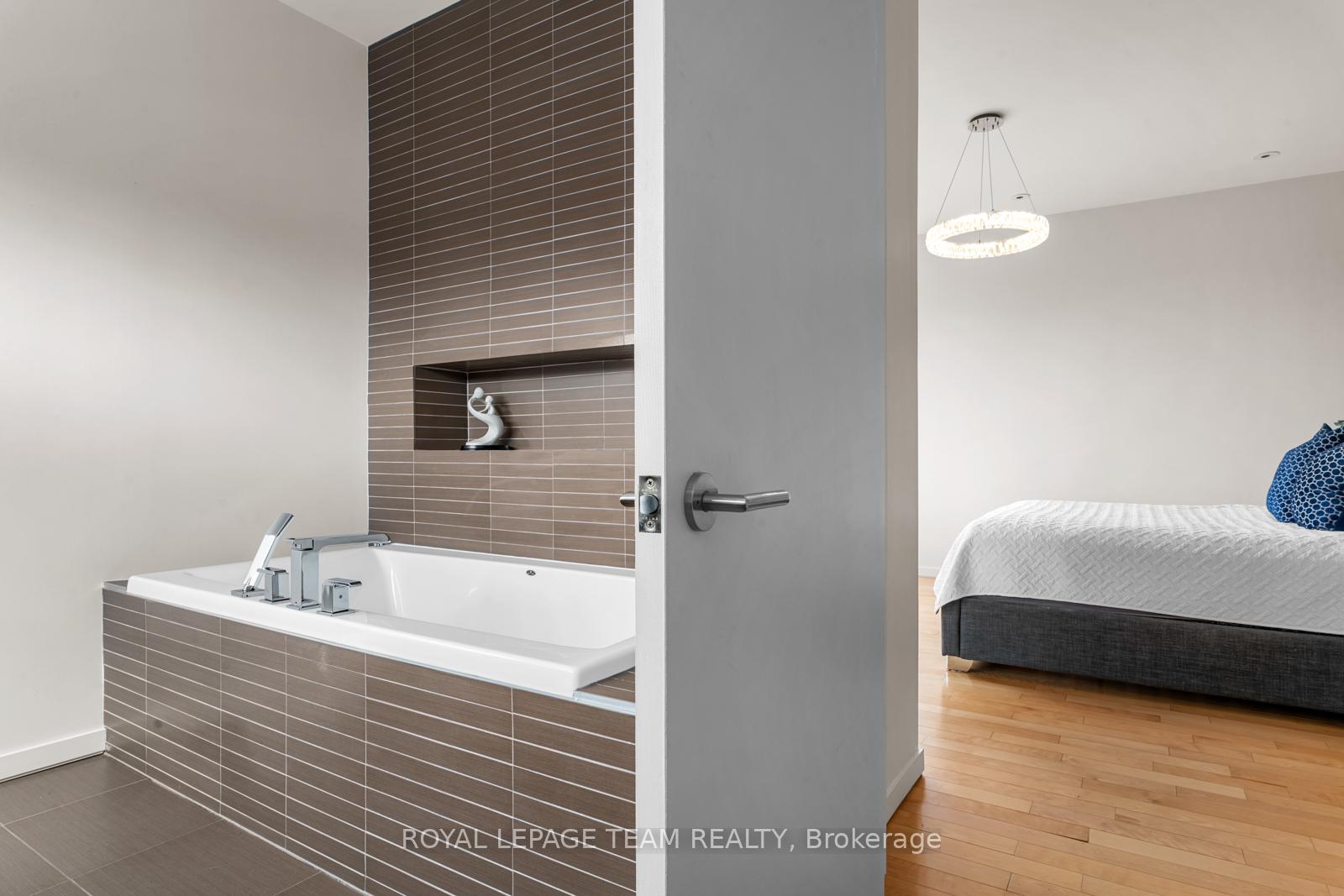 Photo 21 of 13 Rockcliffe Way, Ottawa, Lindenlea — HOMEH
