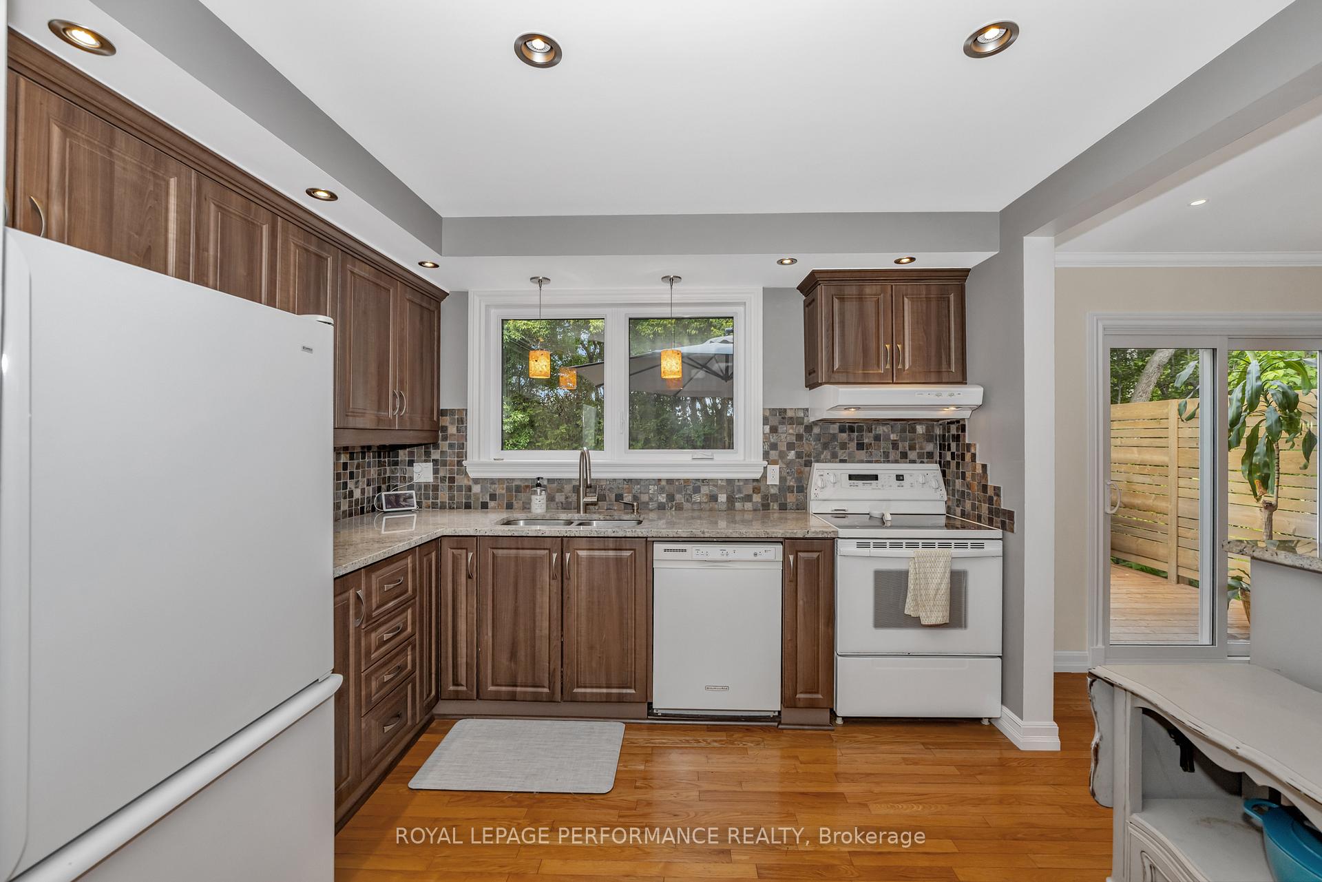 Photo 10 of 1193 Cobden Road, Ottawa, Queensway Terrace South/Ridgeview — HOMEH