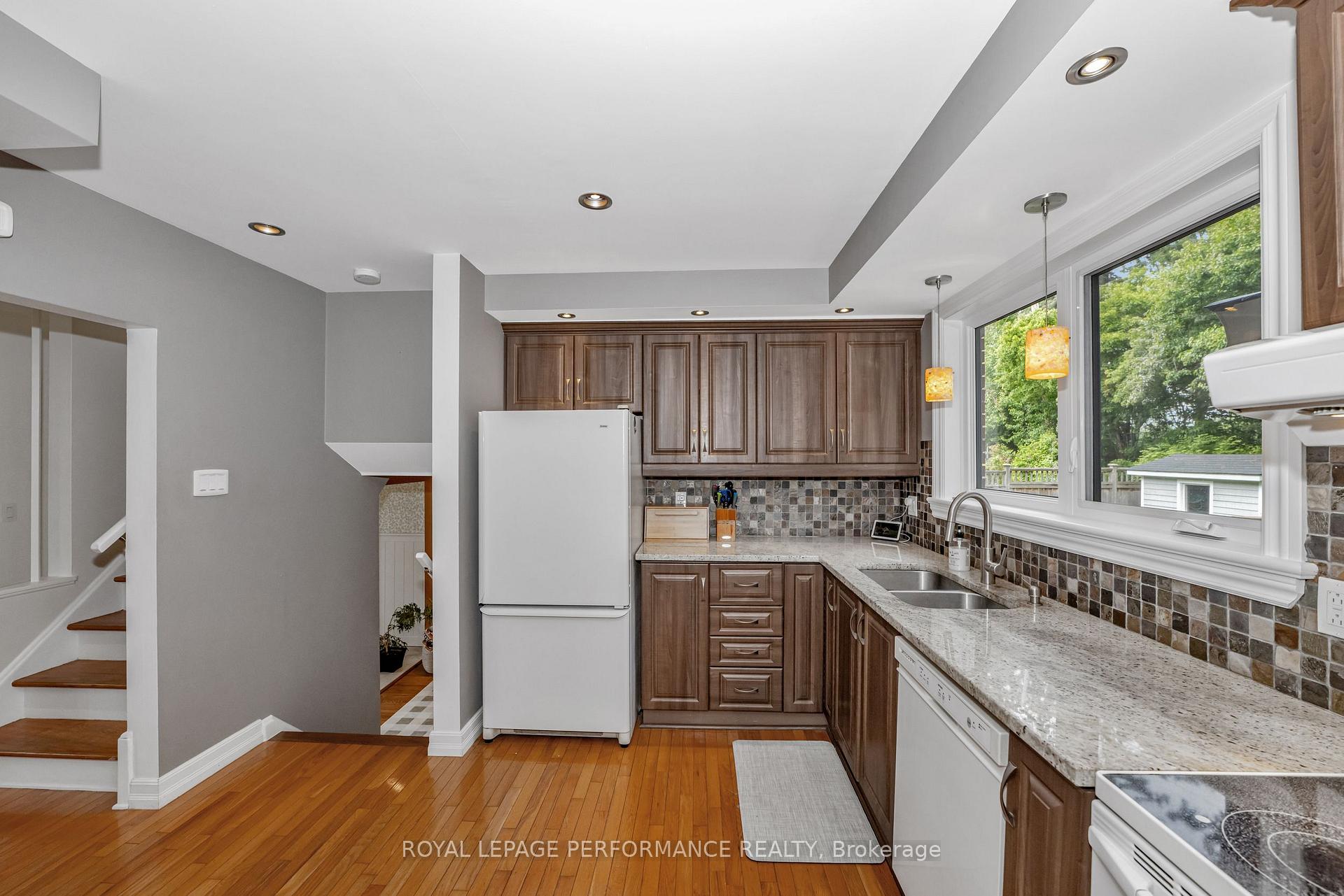 Photo 12 of 1193 Cobden Road, Ottawa, Queensway Terrace South/Ridgeview — HOMEH