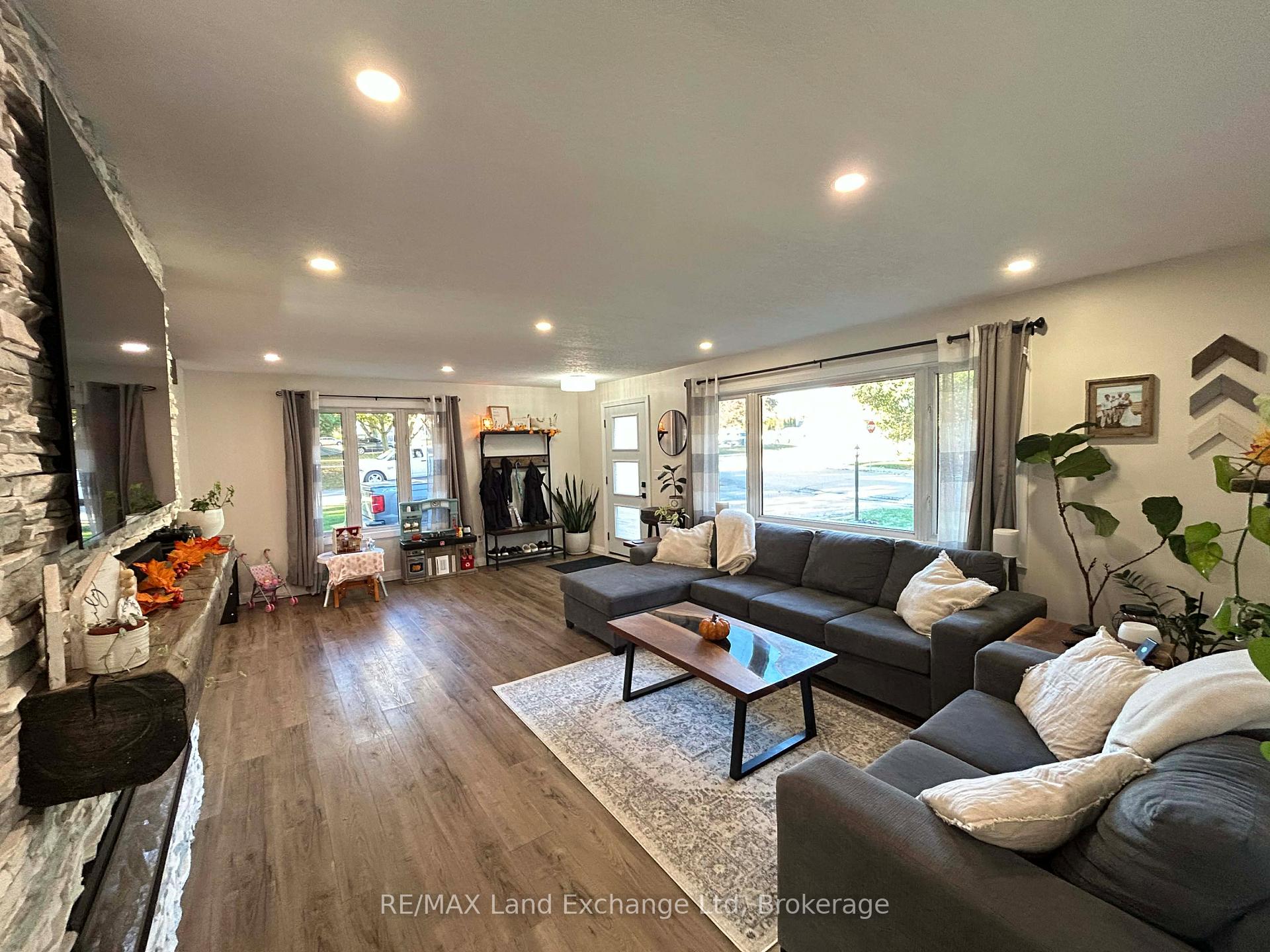Photo 4 of 317 Carling Terrace, North Huron, Wingham — HOMEH