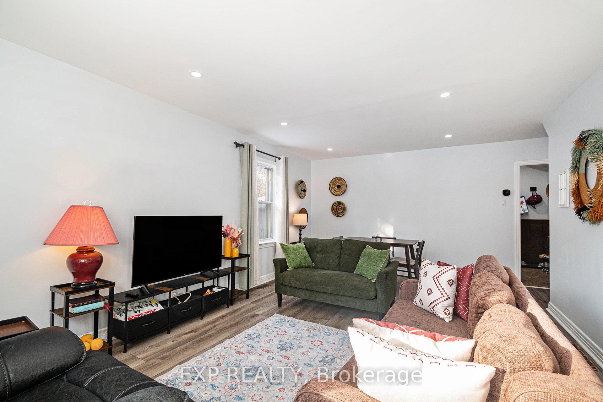 Photo 4 of 329 Donald Street, Ottawa, Overbrook/Castle Heights — HOMEH