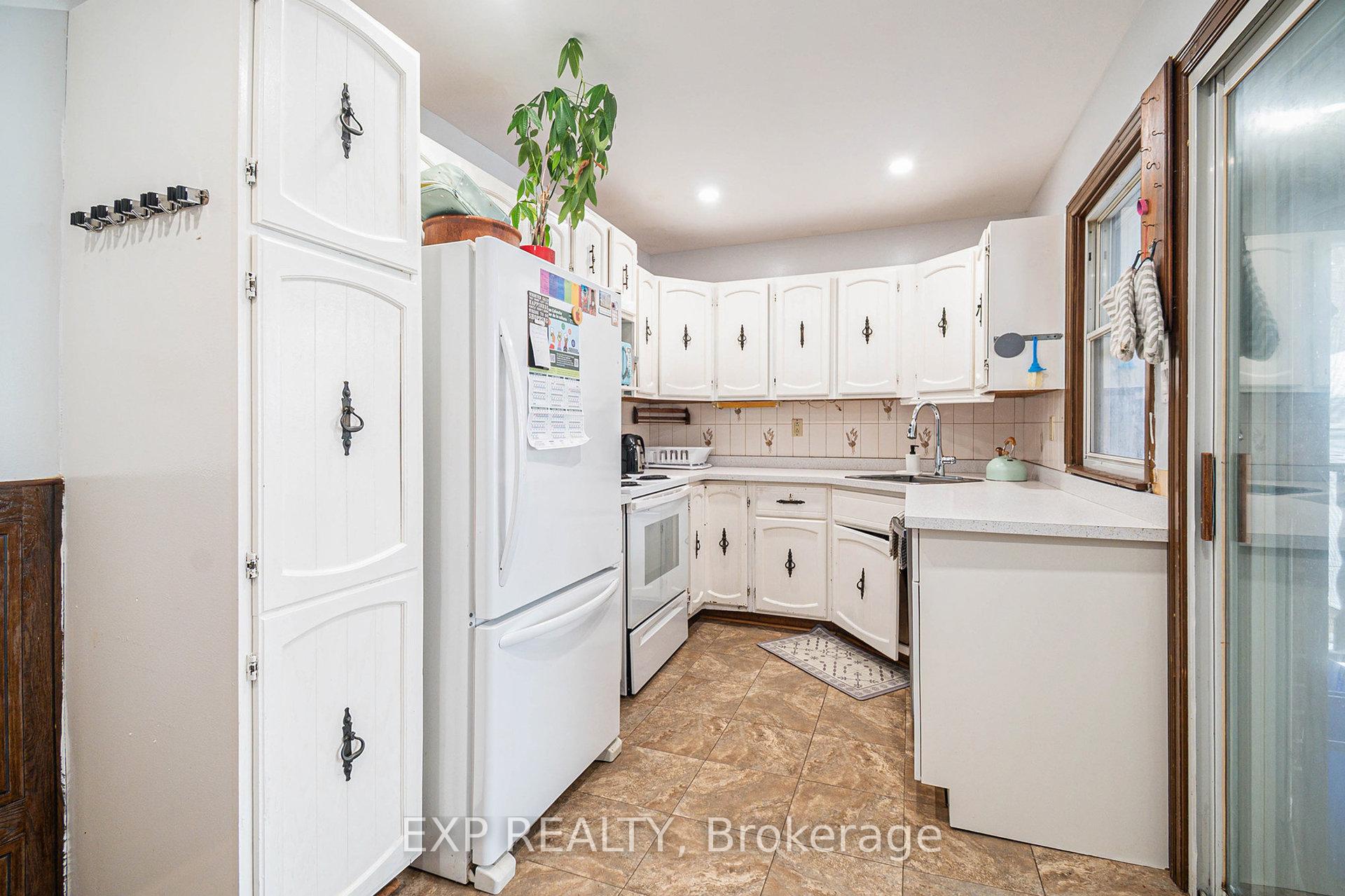 Photo 6 of 329 Donald Street, Ottawa, Overbrook/Castle Heights — HOMEH