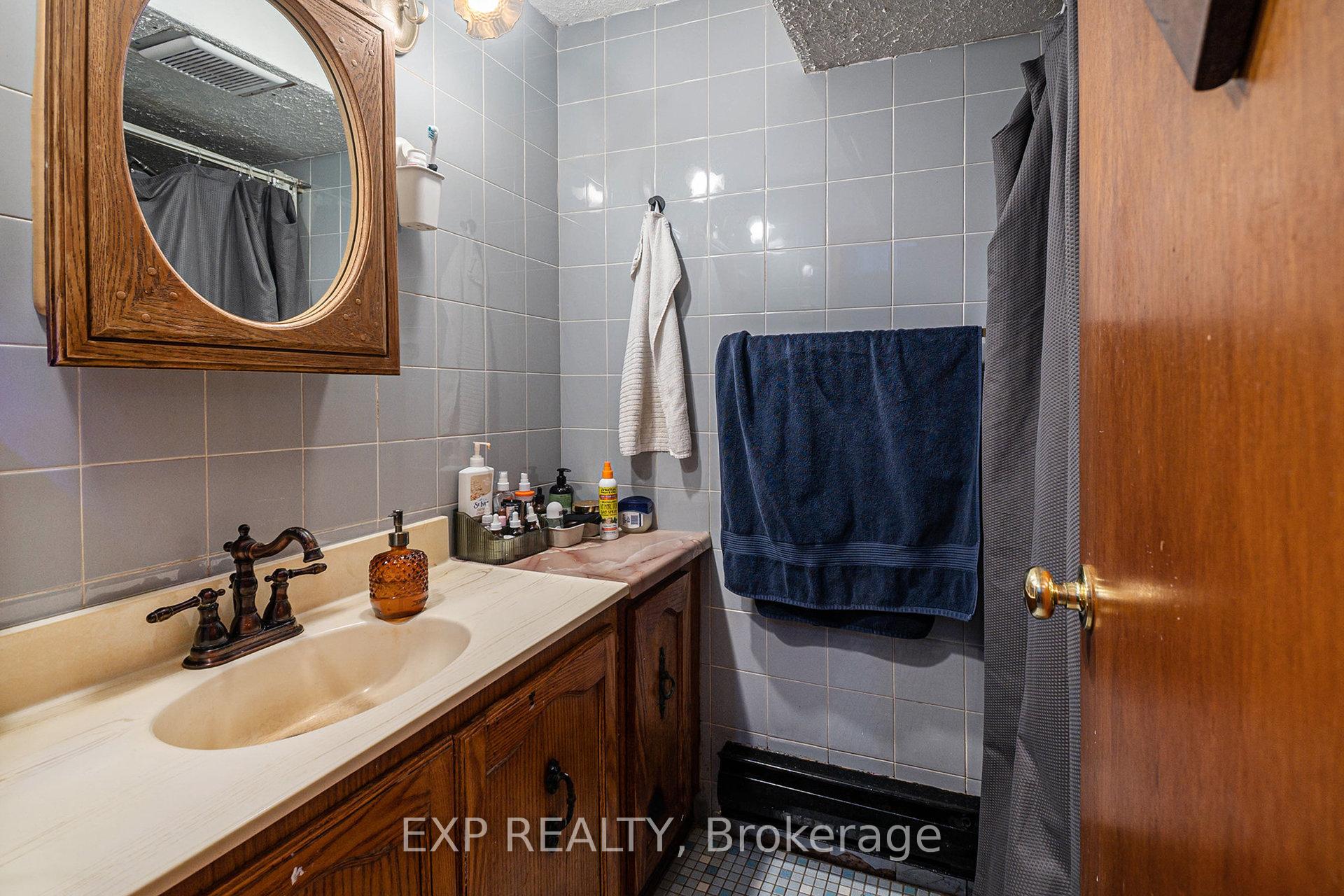 Photo 17 of 329 Donald Street, Ottawa, Overbrook/Castle Heights — HOMEH