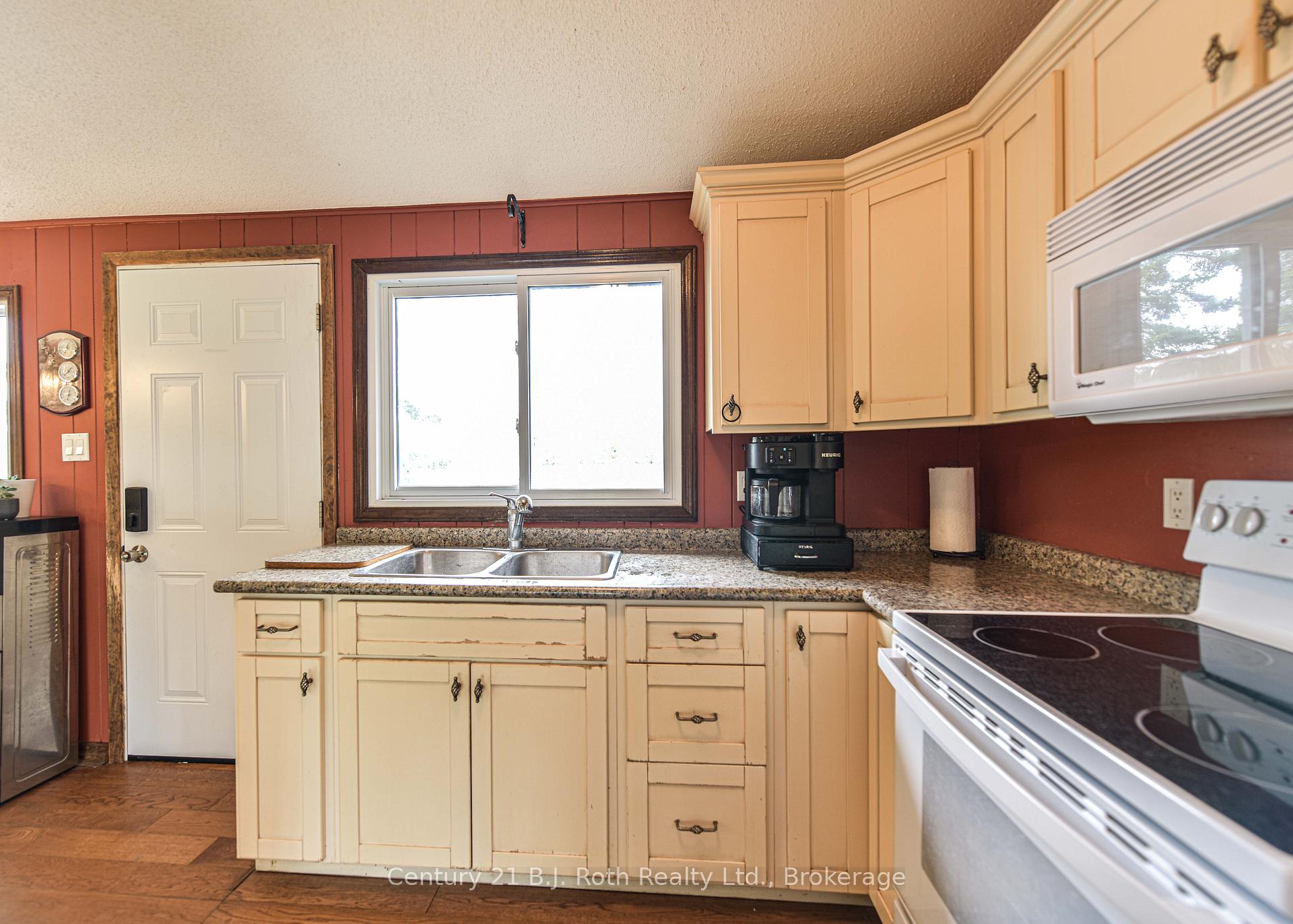 Photo 20 of 1535 15/16 Side Road E, Oro-Medonte, Rural Oro-Medonte — HOMEH