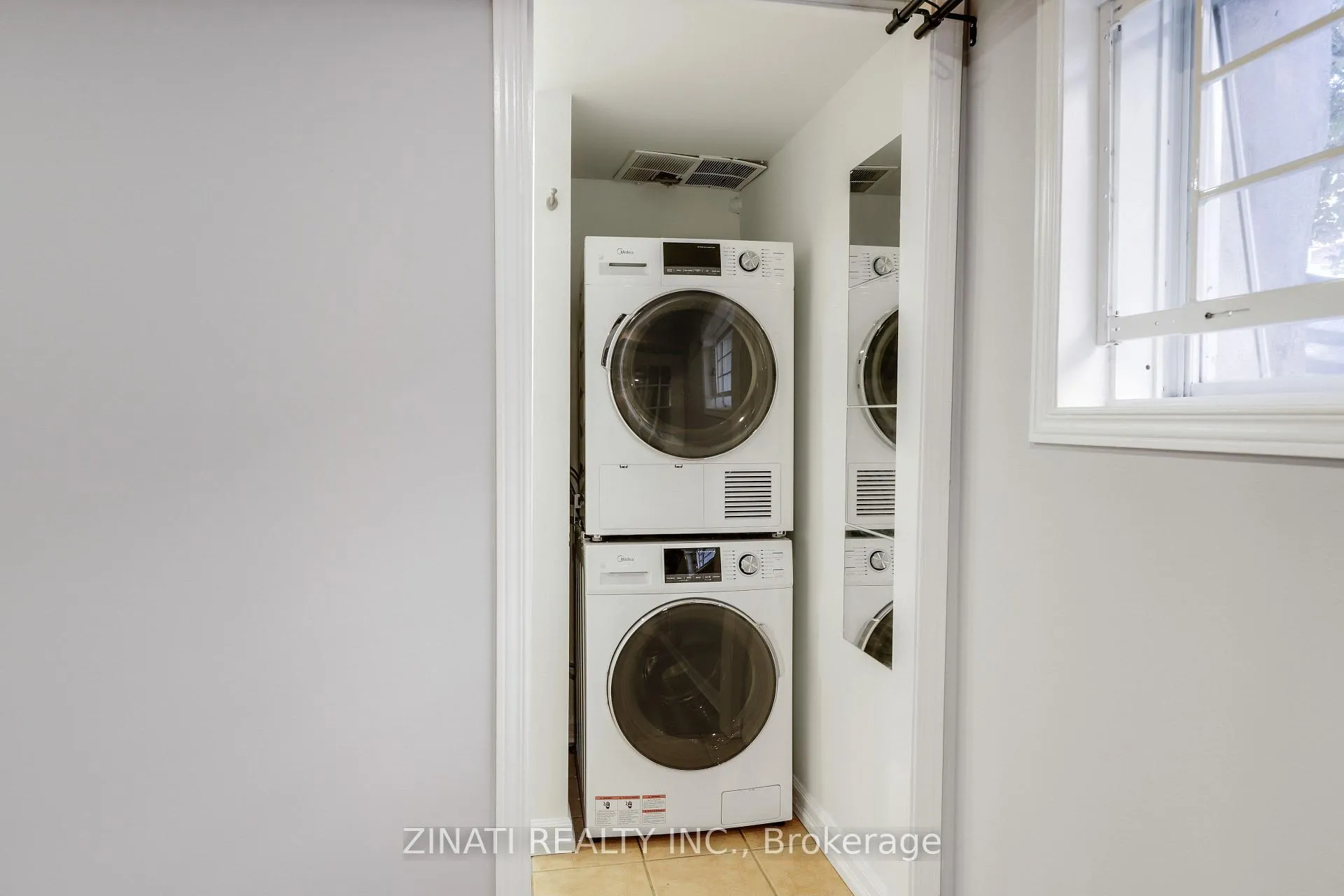 Photo 11 of Unit B, 29 Marier Avenue, Ottawa, Lindenlea — HOMEH