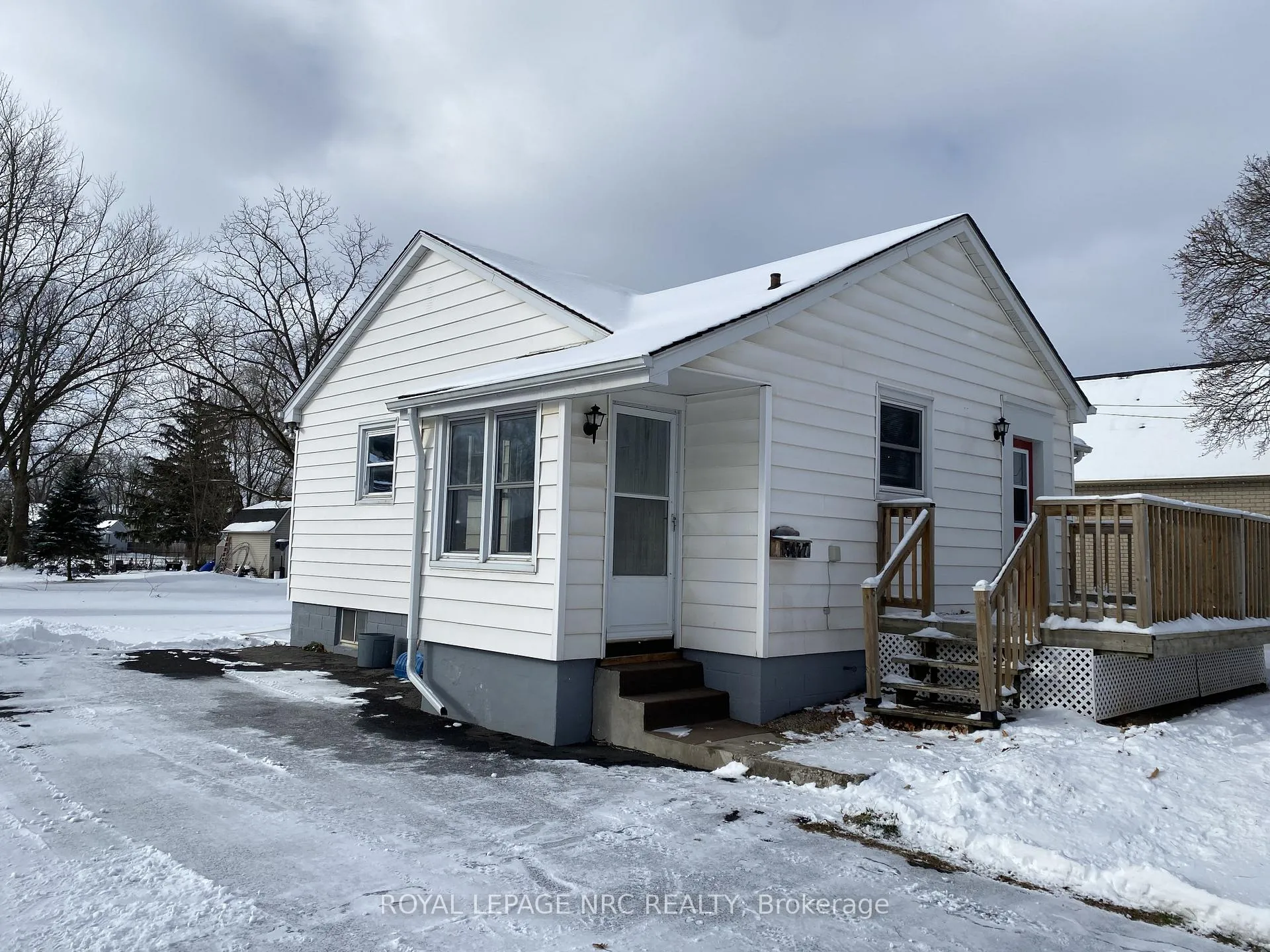 Photo 2 of 5477 Green Avenue, Niagara Falls, Ascot — HOMEH