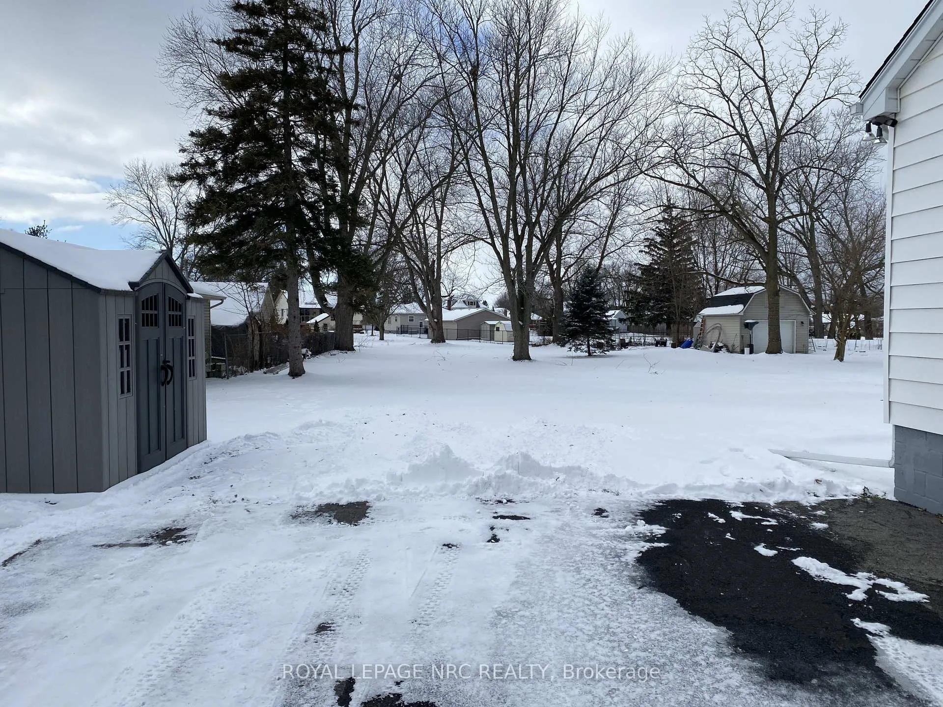 Photo 3 of 5477 Green Avenue, Niagara Falls, Ascot — HOMEH