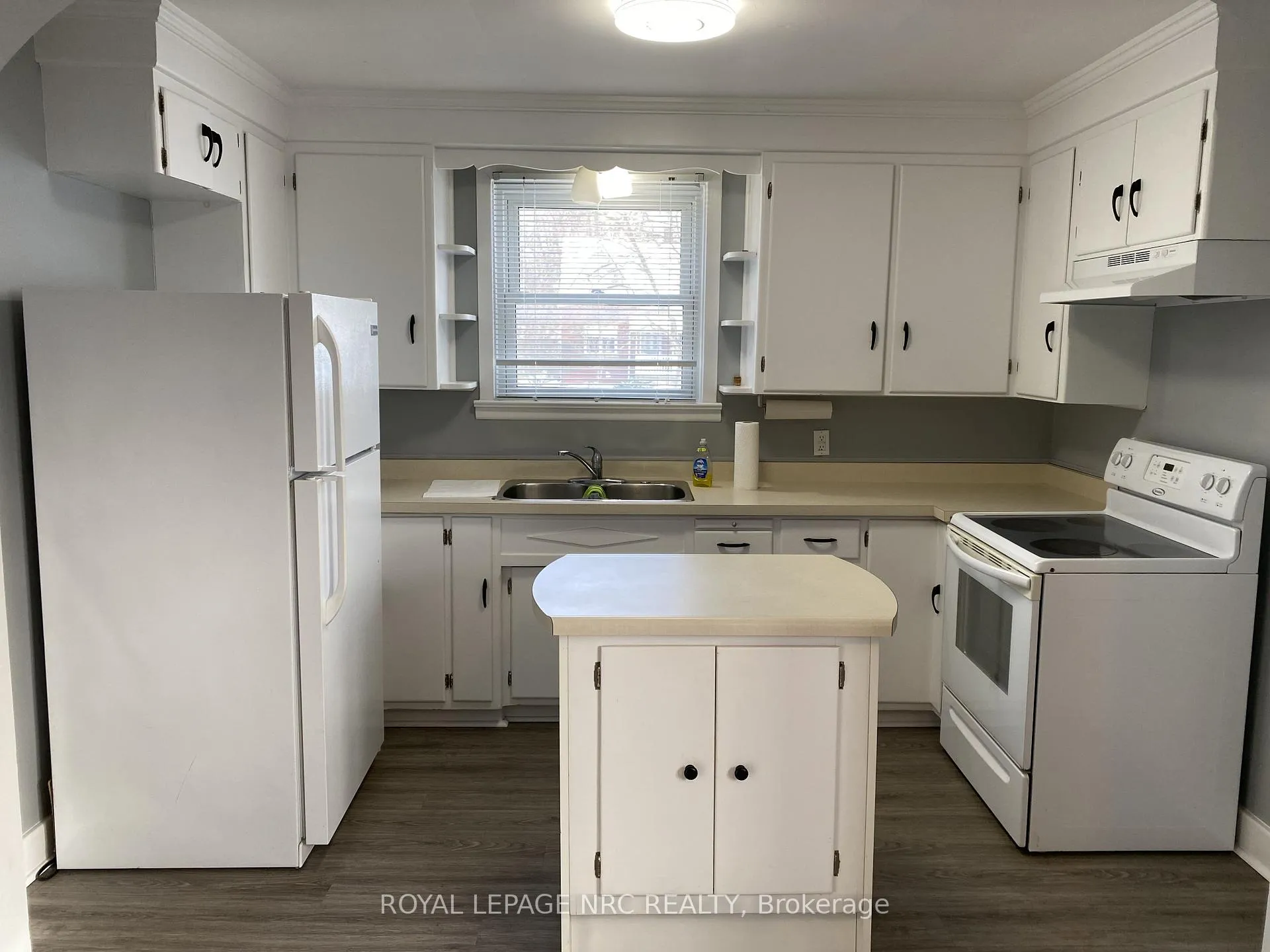 Photo 4 of 5477 Green Avenue, Niagara Falls, Ascot — HOMEH