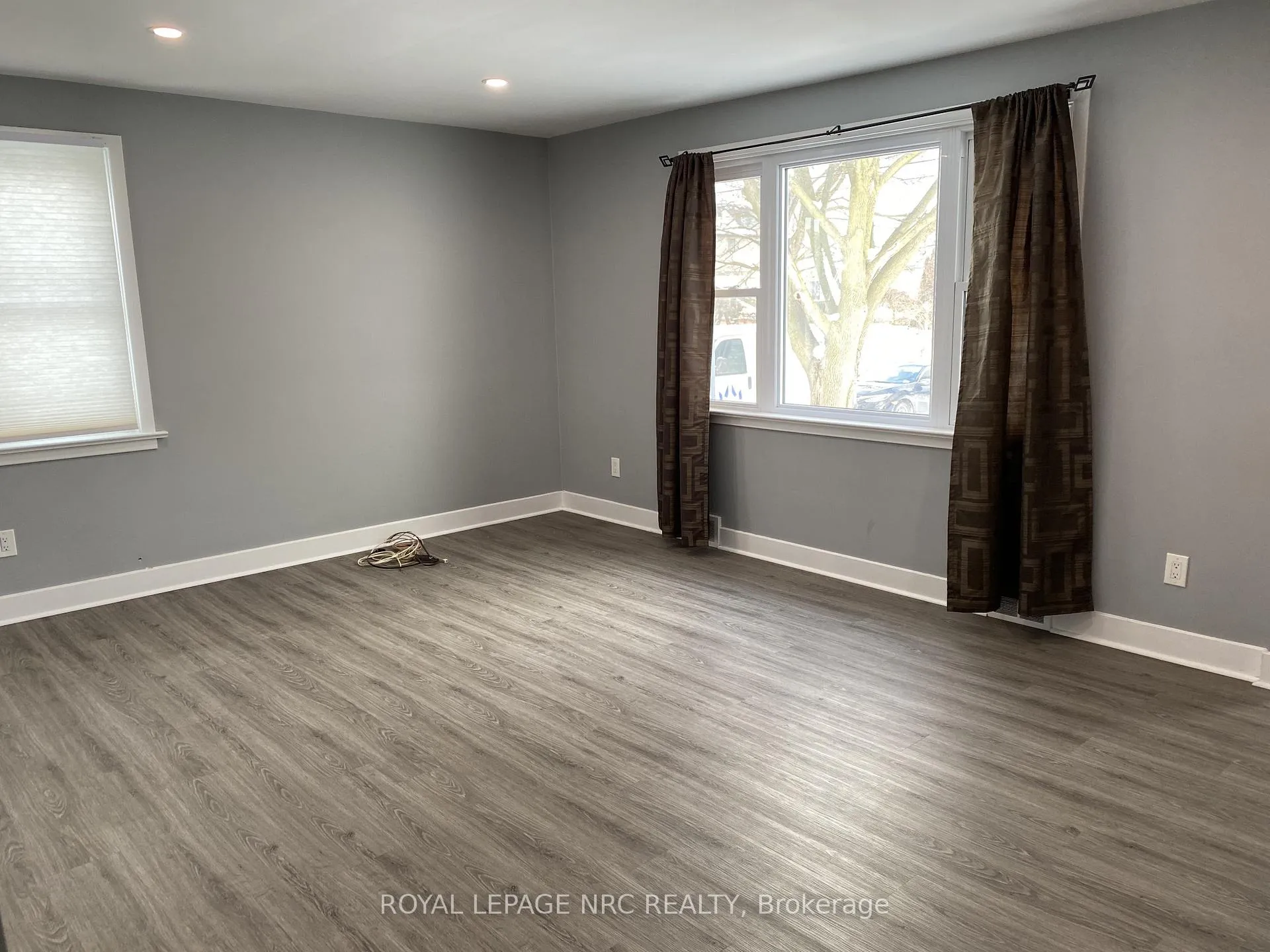 Photo 6 of 5477 Green Avenue, Niagara Falls, Ascot — HOMEH
