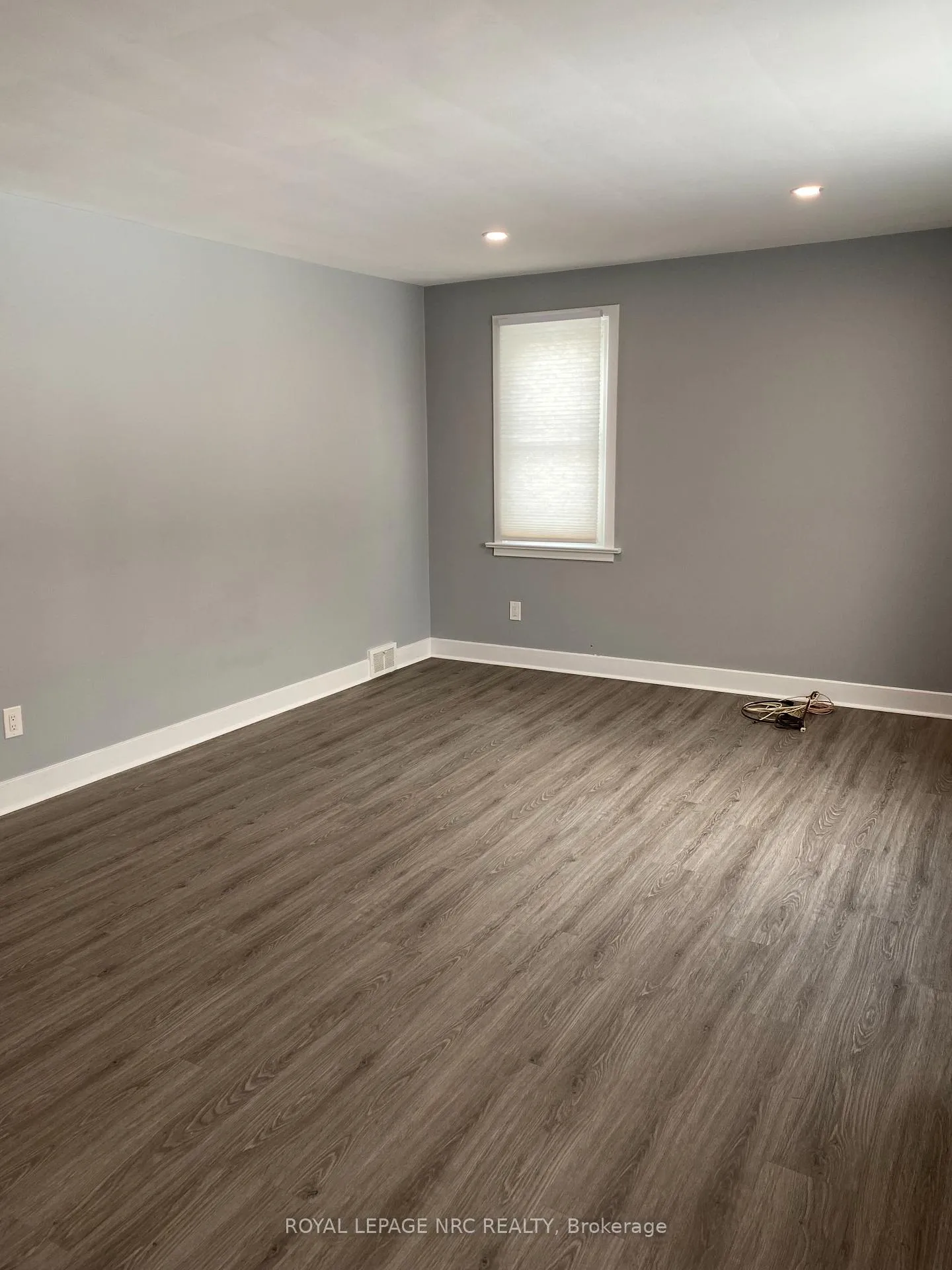 Photo 7 of 5477 Green Avenue, Niagara Falls, Ascot — HOMEH