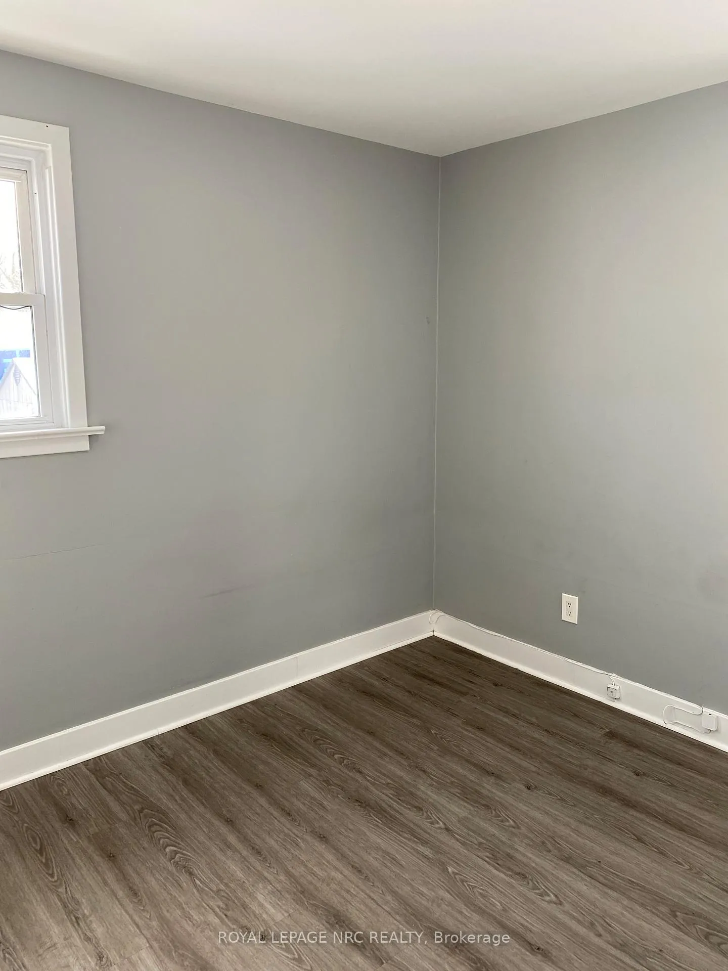 Photo 9 of 5477 Green Avenue, Niagara Falls, Ascot — HOMEH