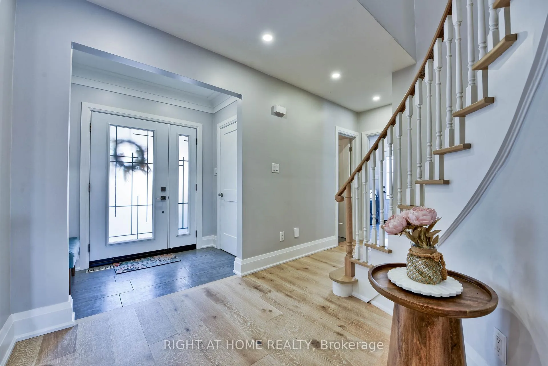 Photo 5 of 1517 Queensbury Crescent, Oakville, College Park — HOMEH