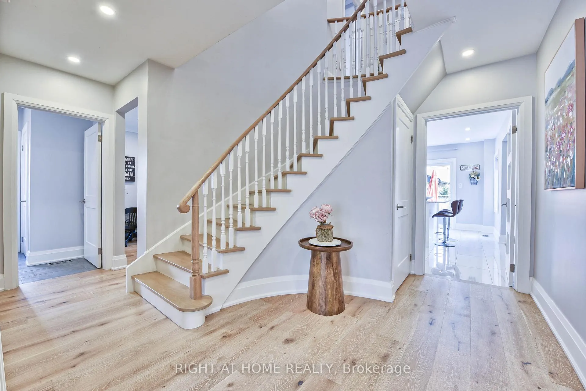 Photo 6 of 1517 Queensbury Crescent, Oakville, College Park — HOMEH
