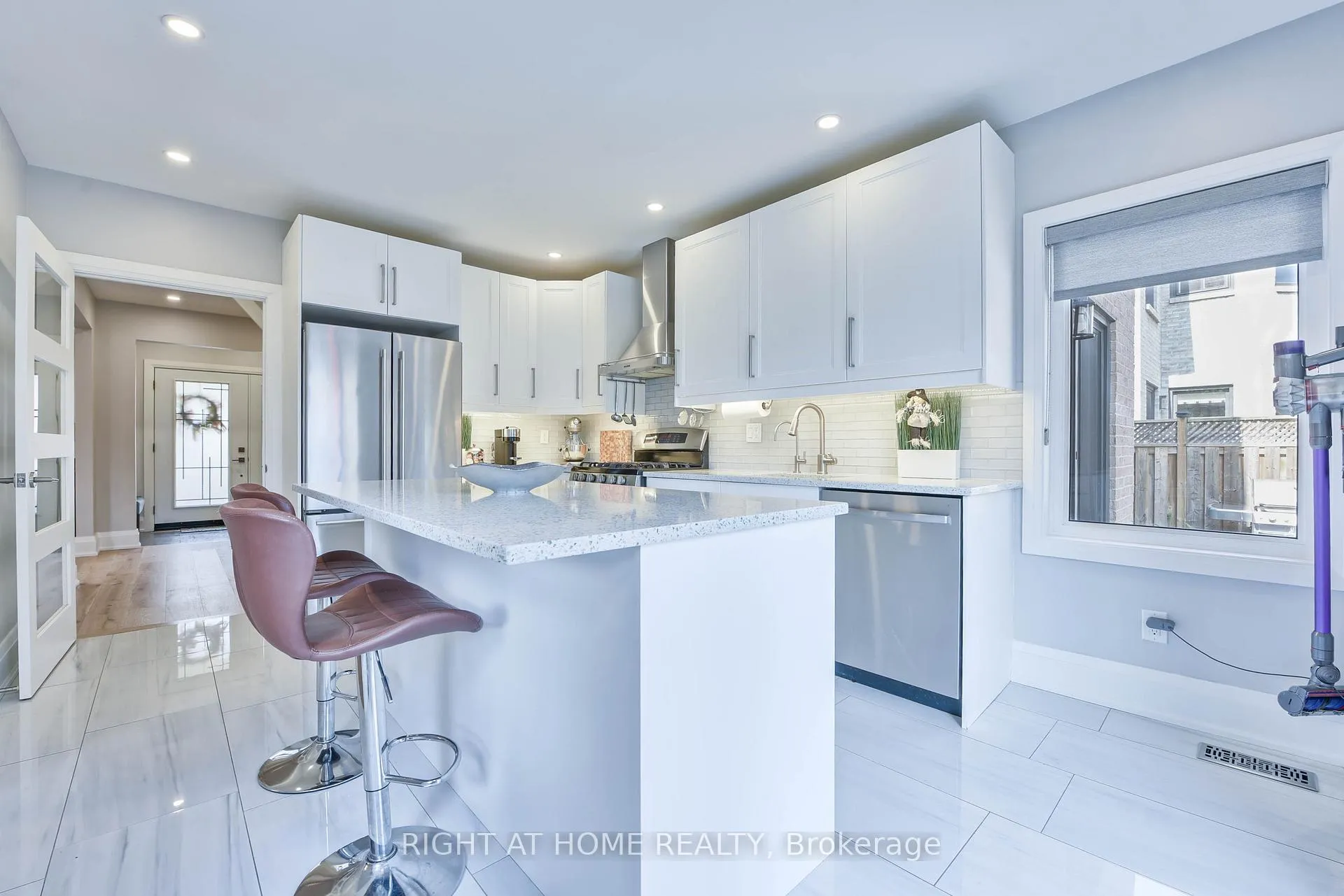 Photo 7 of 1517 Queensbury Crescent, Oakville, College Park — HOMEH