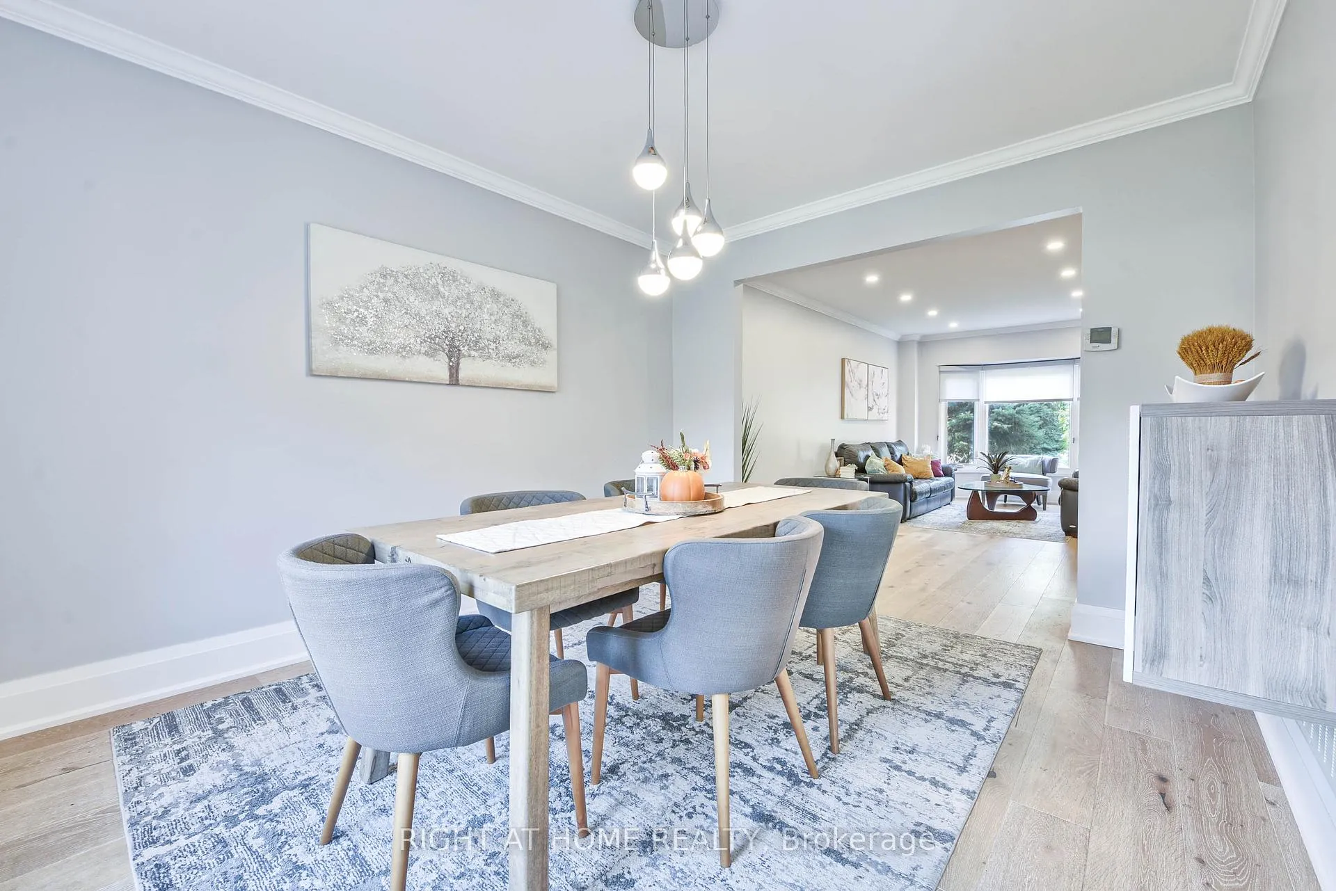 Photo 10 of 1517 Queensbury Crescent, Oakville, College Park — HOMEH