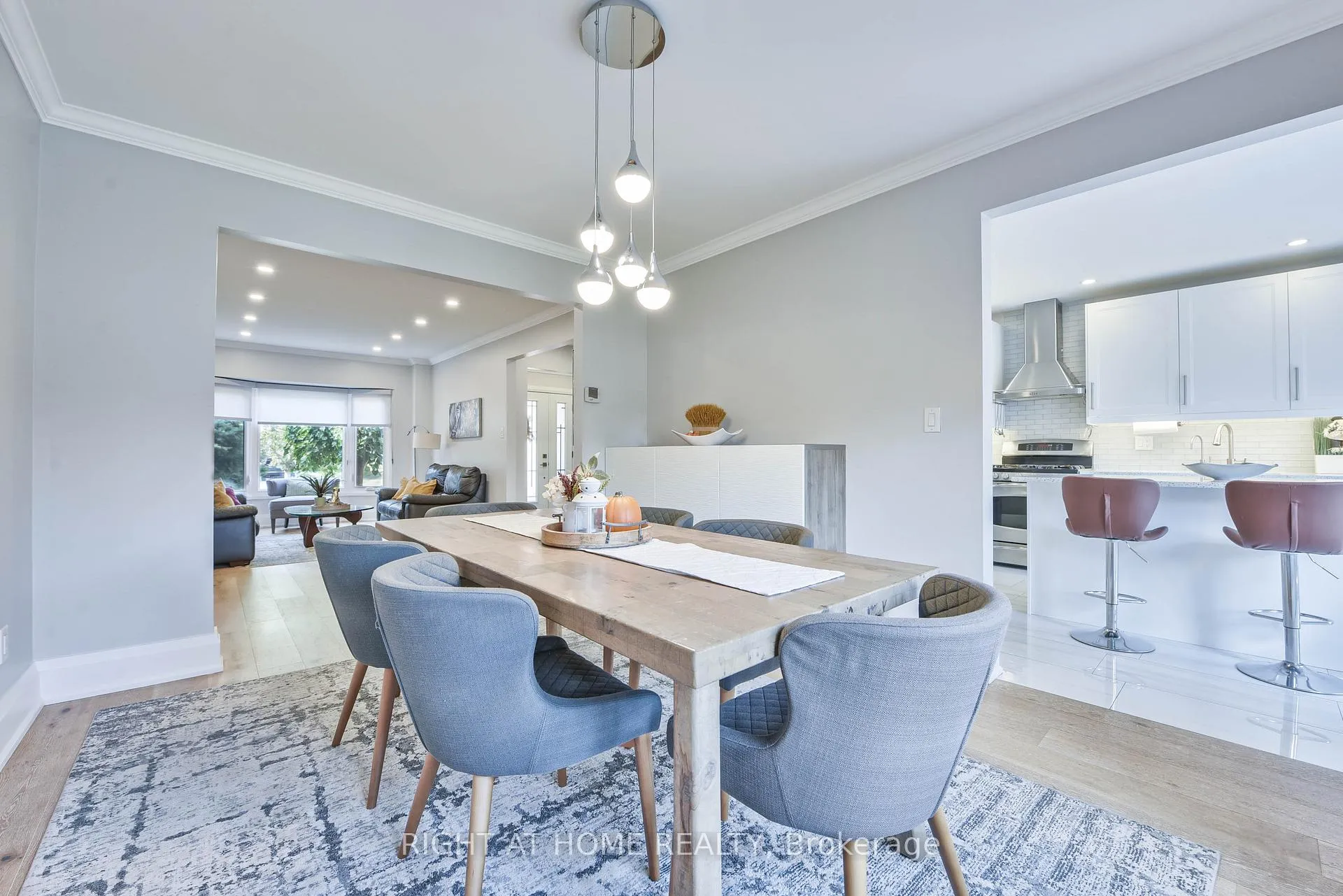 Photo 11 of 1517 Queensbury Crescent, Oakville, College Park — HOMEH