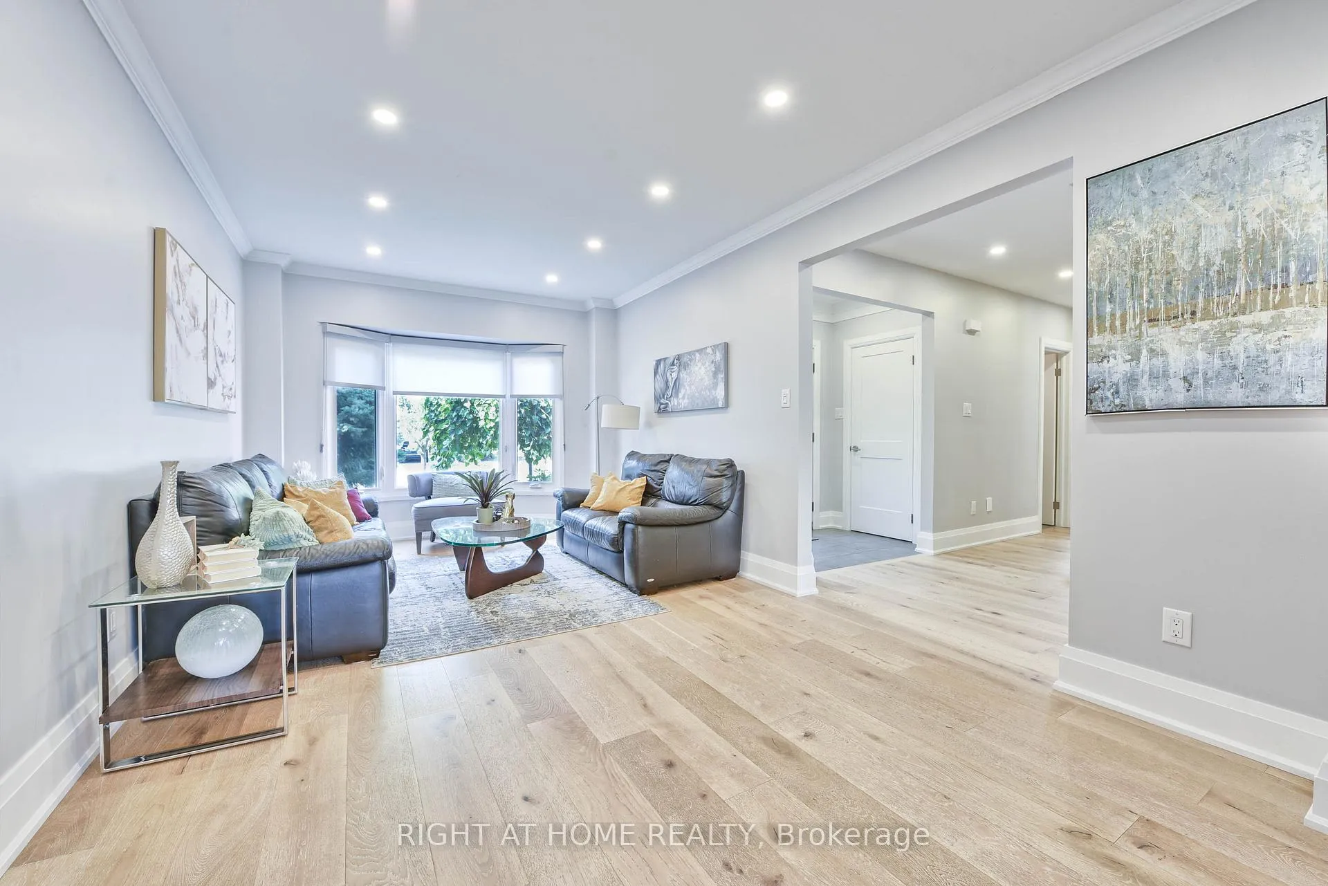 Photo 13 of 1517 Queensbury Crescent, Oakville, College Park — HOMEH