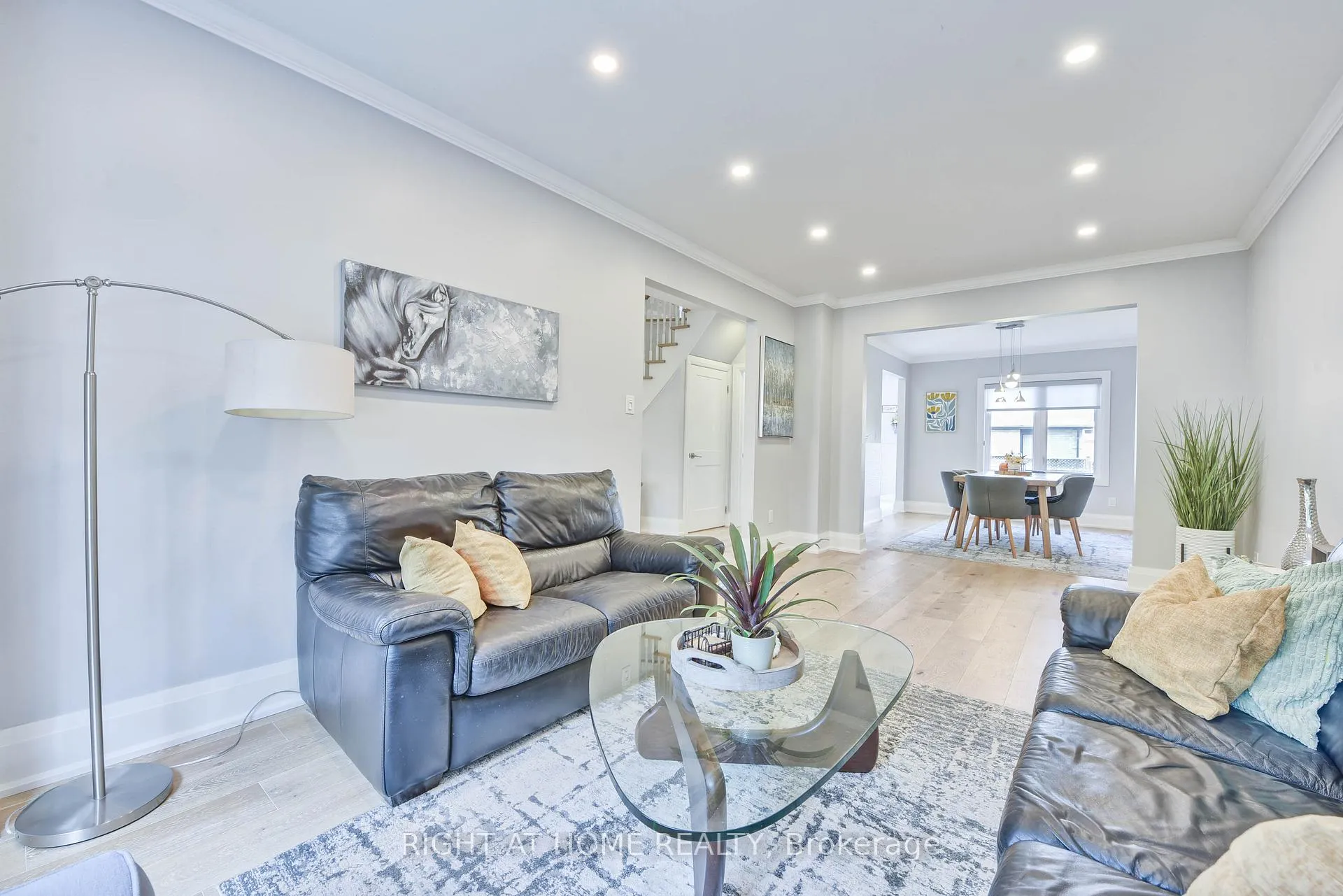 Photo 15 of 1517 Queensbury Crescent, Oakville, College Park — HOMEH