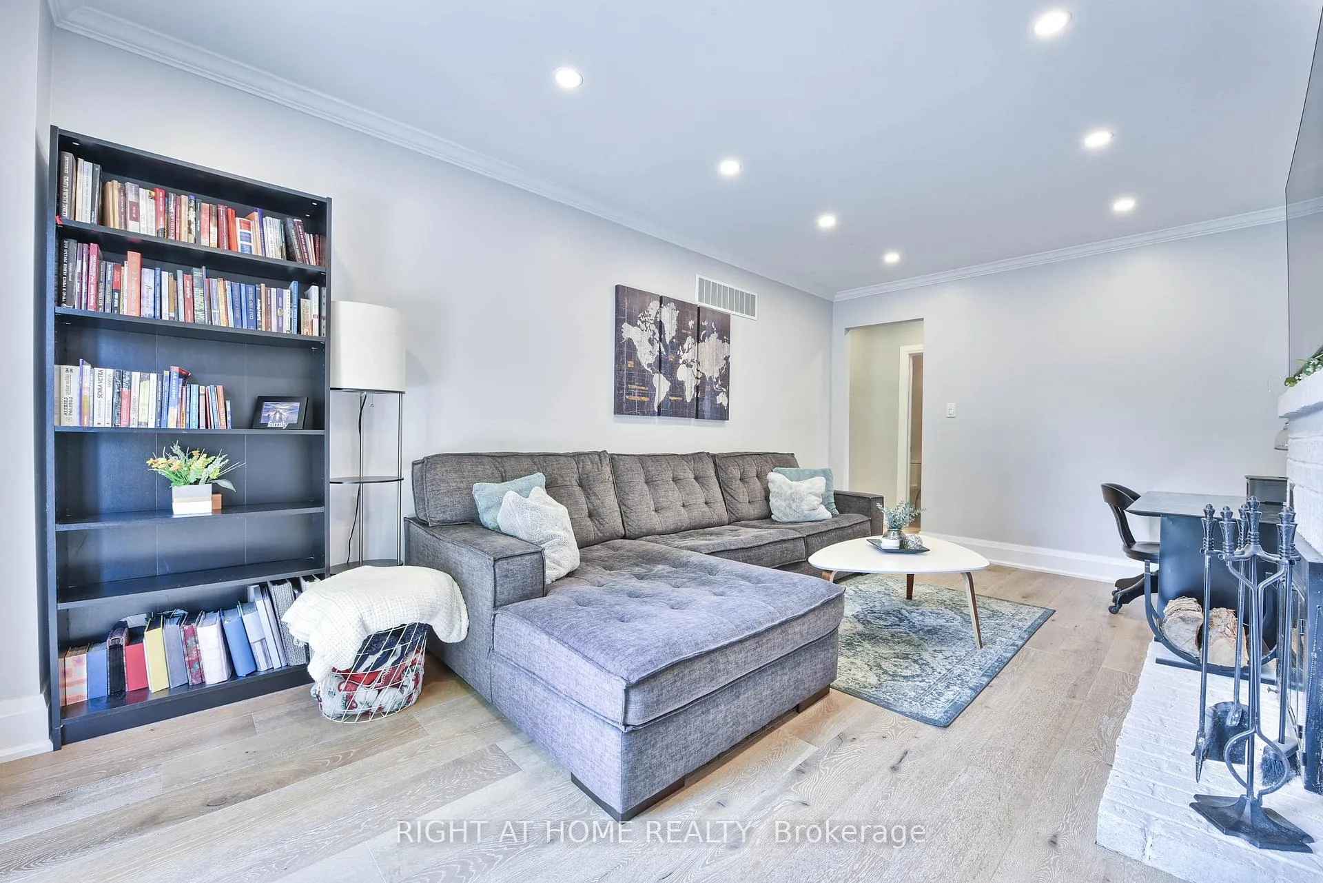 Photo 17 of 1517 Queensbury Crescent, Oakville, College Park — HOMEH