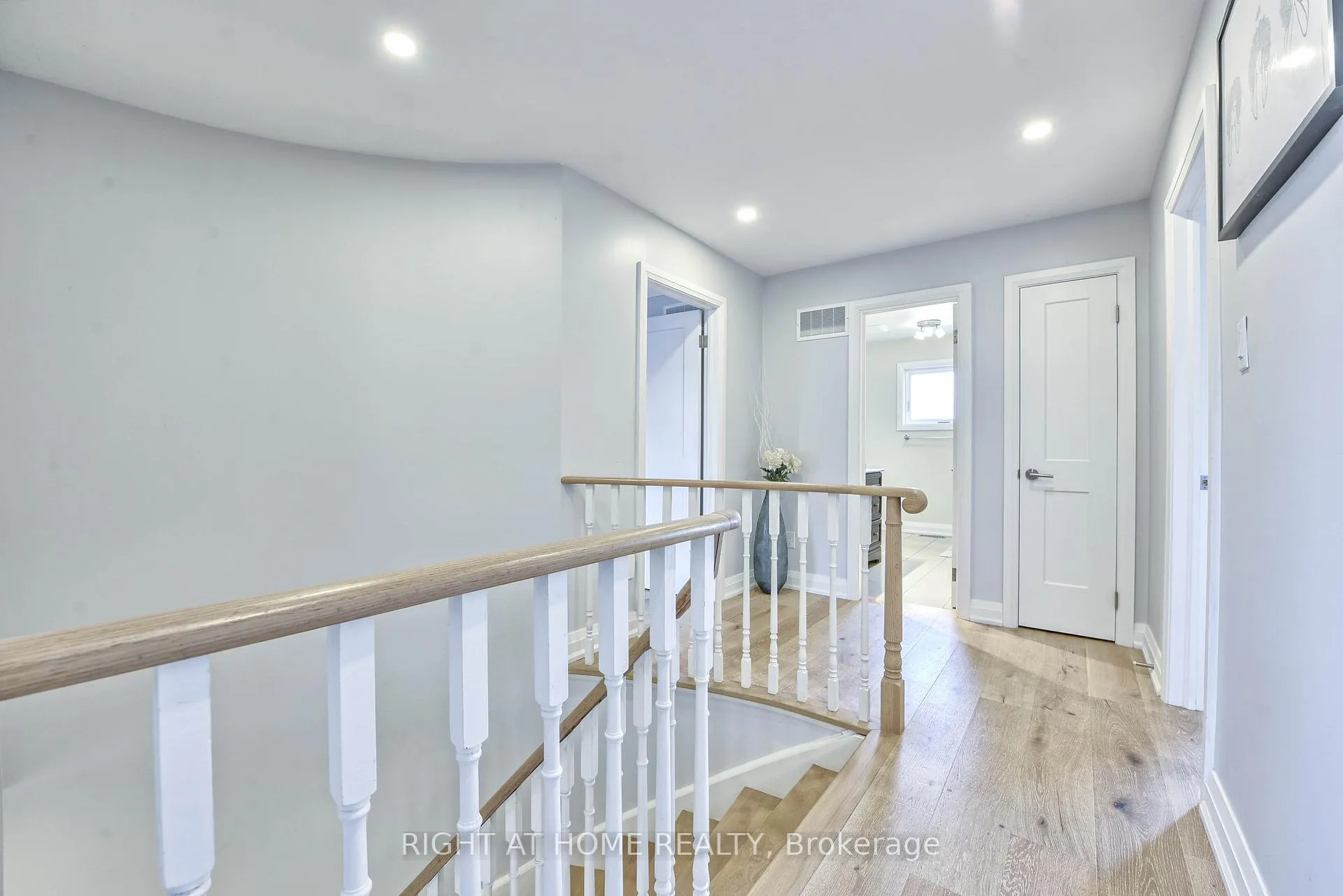 Photo 21 of 1517 Queensbury Crescent, Oakville, College Park — HOMEH