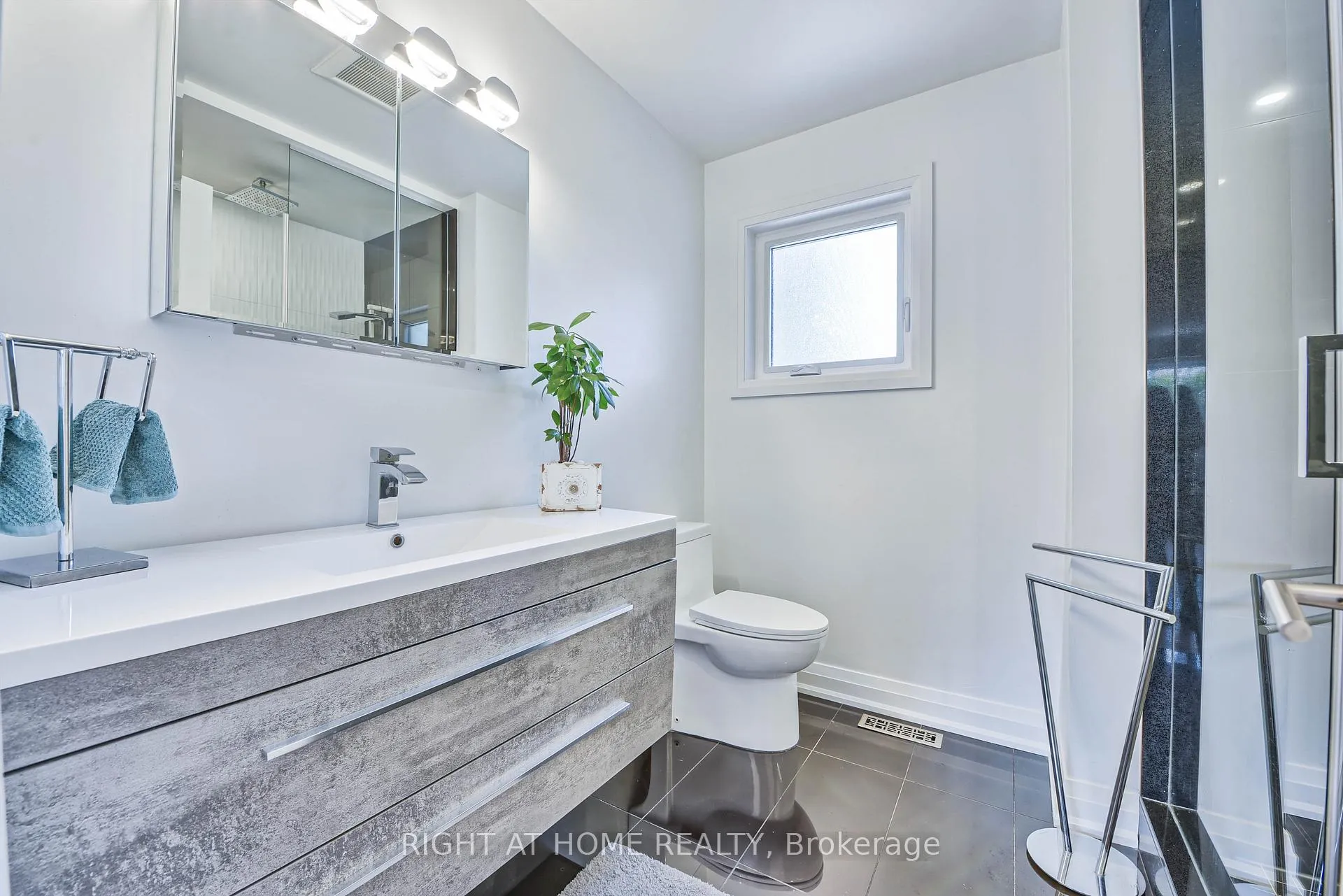 Photo 25 of 1517 Queensbury Crescent, Oakville, College Park — HOMEH
