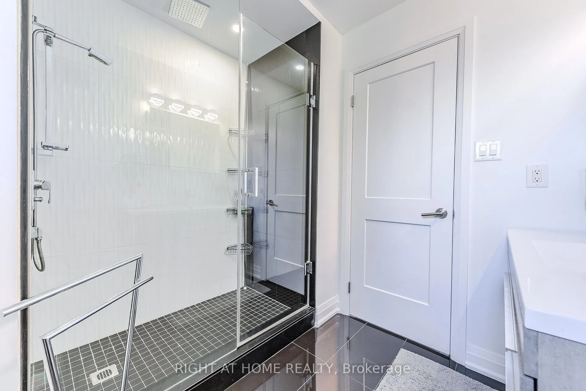 Photo 26 of 1517 Queensbury Crescent, Oakville, College Park — HOMEH