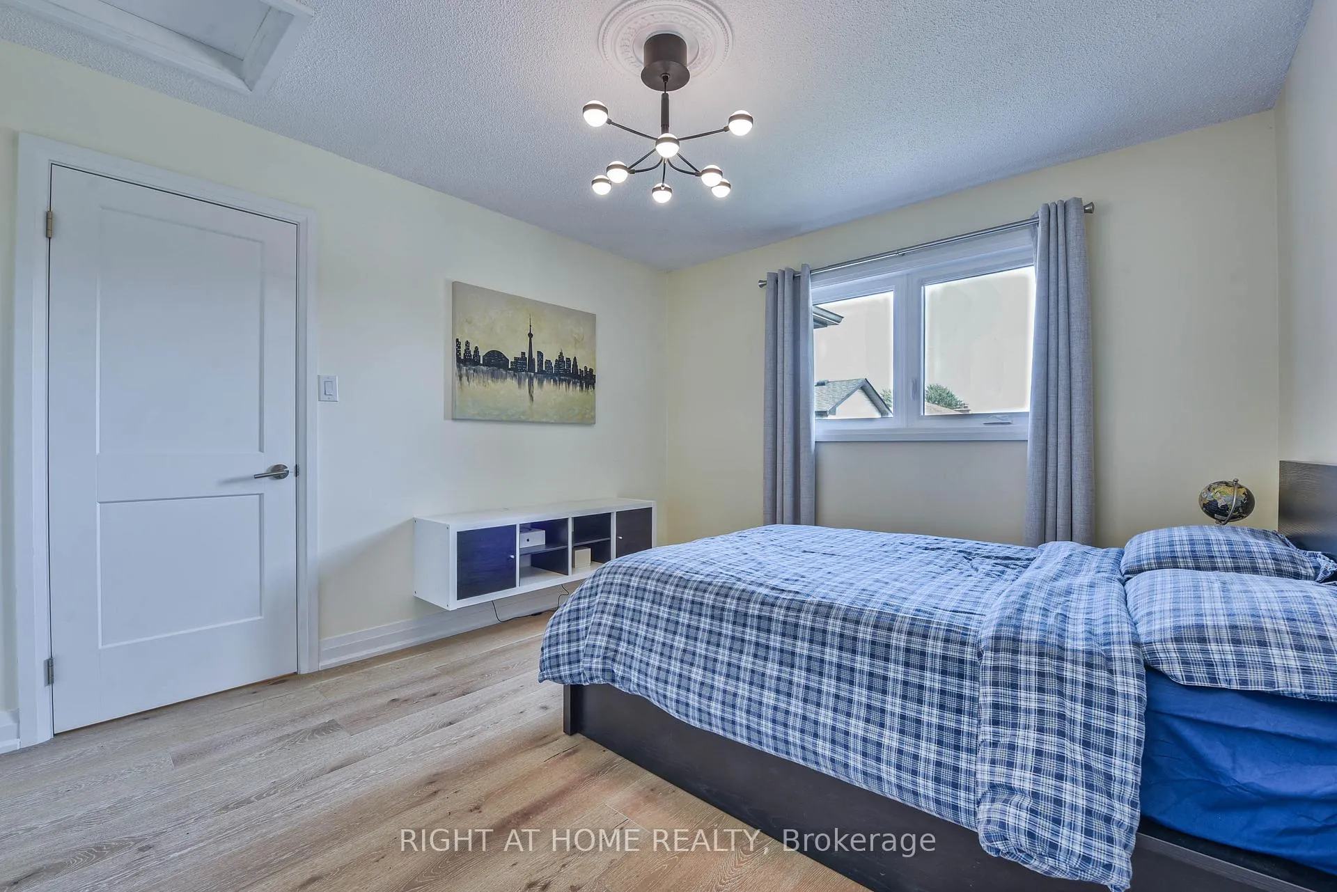 Photo 29 of 1517 Queensbury Crescent, Oakville, College Park — HOMEH