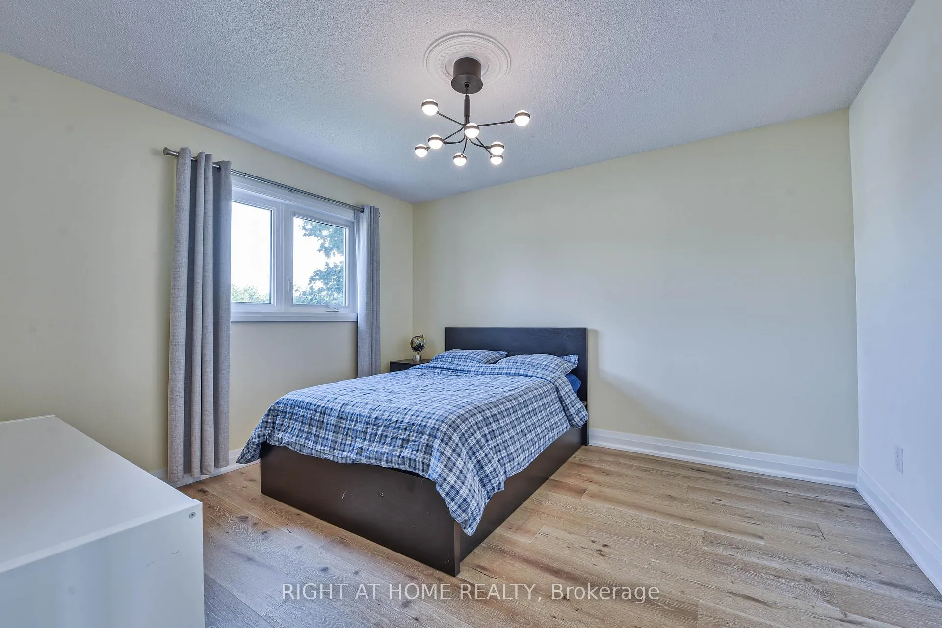Photo 30 of 1517 Queensbury Crescent, Oakville, College Park — HOMEH