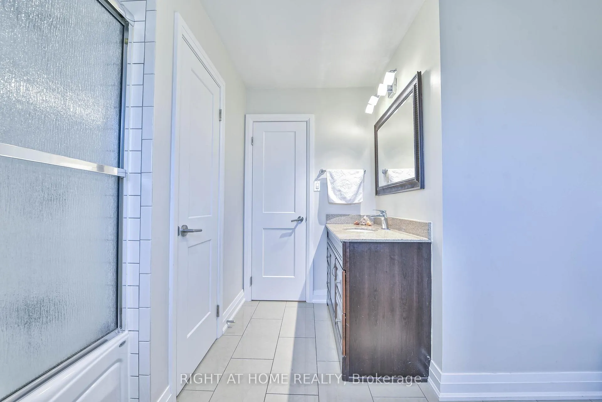 Photo 34 of 1517 Queensbury Crescent, Oakville, College Park — HOMEH