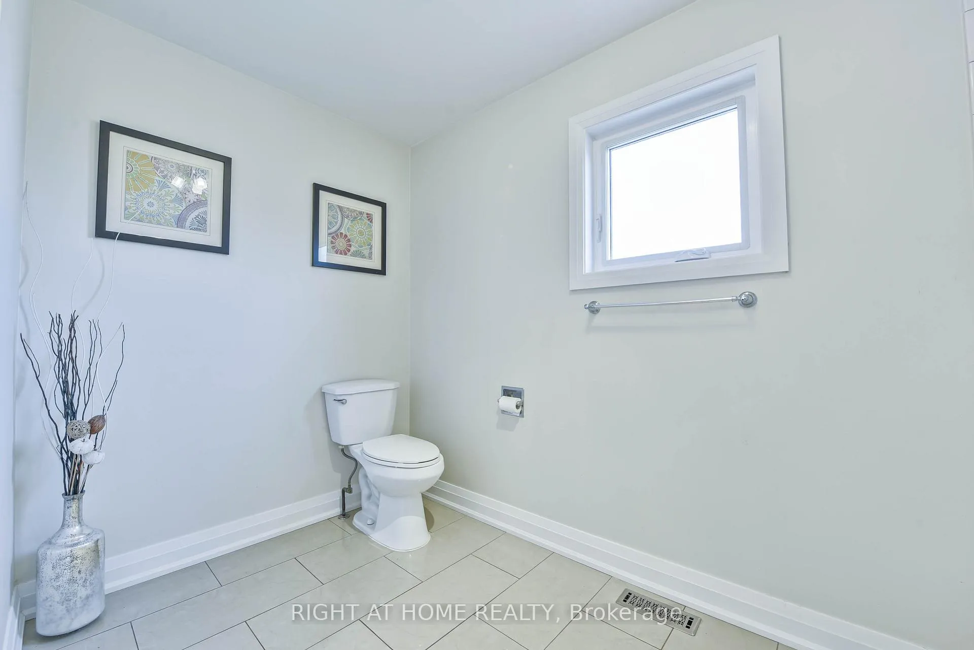 Photo 35 of 1517 Queensbury Crescent, Oakville, College Park — HOMEH