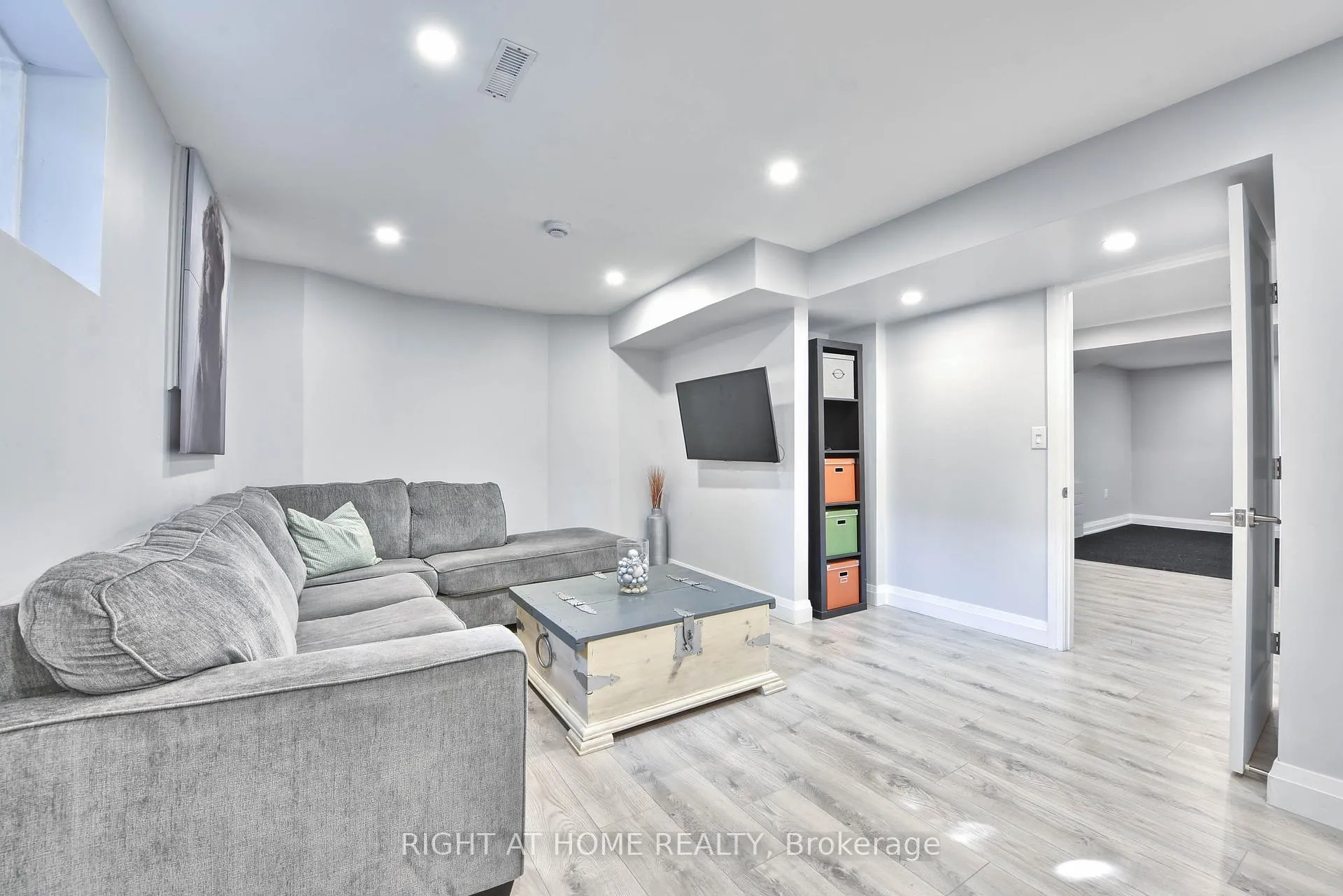 Photo 41 of 1517 Queensbury Crescent, Oakville, College Park — HOMEH