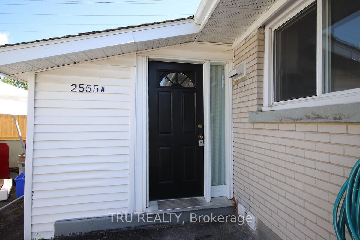 Photo 2 of Unit B, 2555 Iris Street, Ottawa, Parkway Park — HOMEH