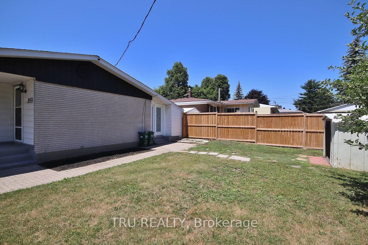 Photo 3 of Unit B, 2555 Iris Street, Ottawa, Parkway Park — HOMEH