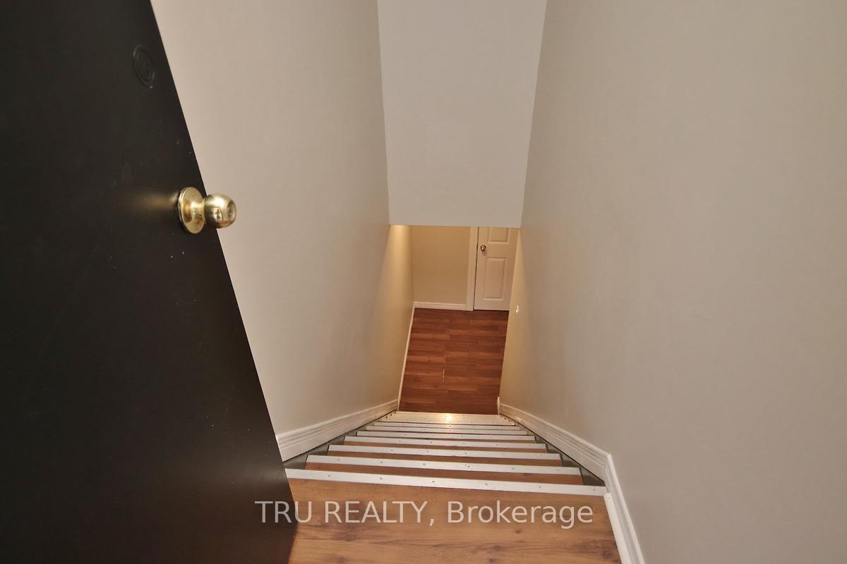Photo 4 of Unit B, 2555 Iris Street, Ottawa, Parkway Park — HOMEH