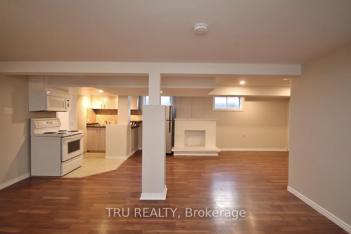 Photo 7 of Unit B, 2555 Iris Street, Ottawa, Parkway Park — HOMEH