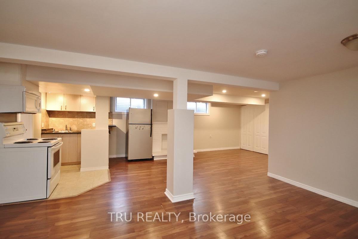 Photo 8 of Unit B, 2555 Iris Street, Ottawa, Parkway Park — HOMEH