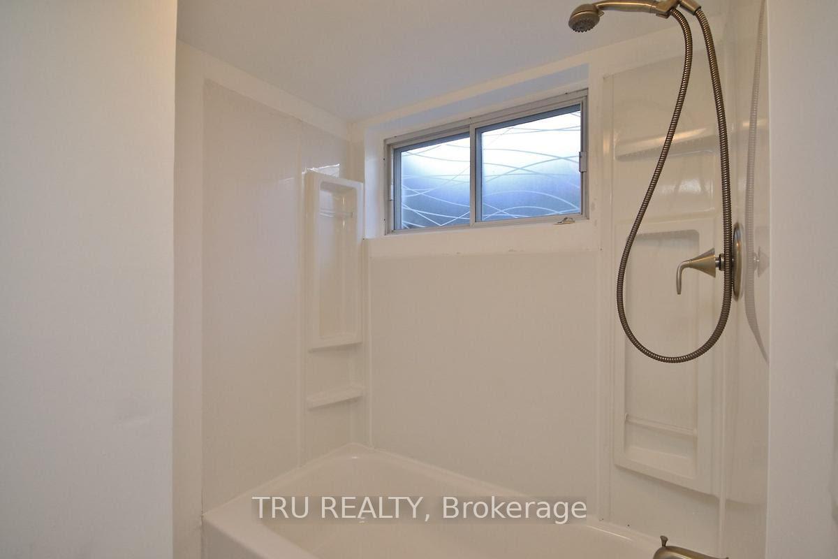 Photo 11 of Unit B, 2555 Iris Street, Ottawa, Parkway Park — HOMEH