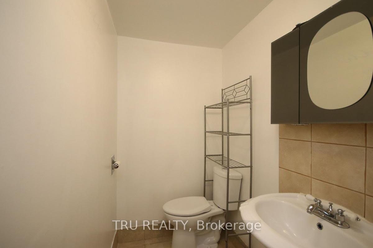Photo 12 of Unit B, 2555 Iris Street, Ottawa, Parkway Park — HOMEH