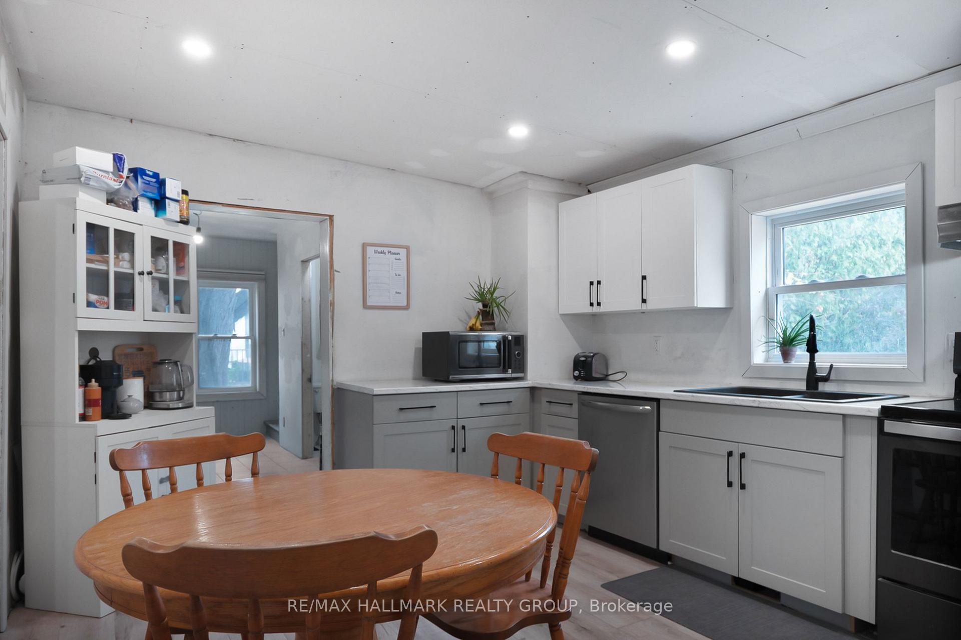 Photo 3 of 475 Centre Street, North Dundas, Winchester — HOMEH