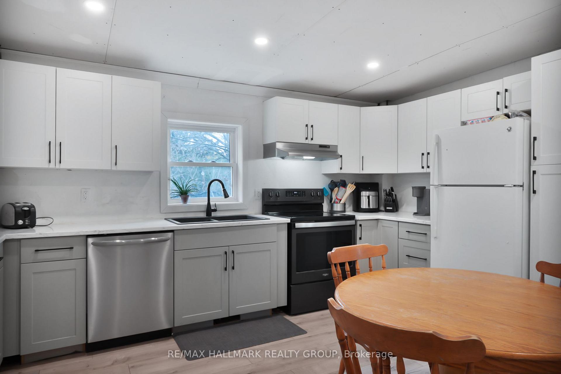 Photo 4 of 475 Centre Street, North Dundas, Winchester — HOMEH