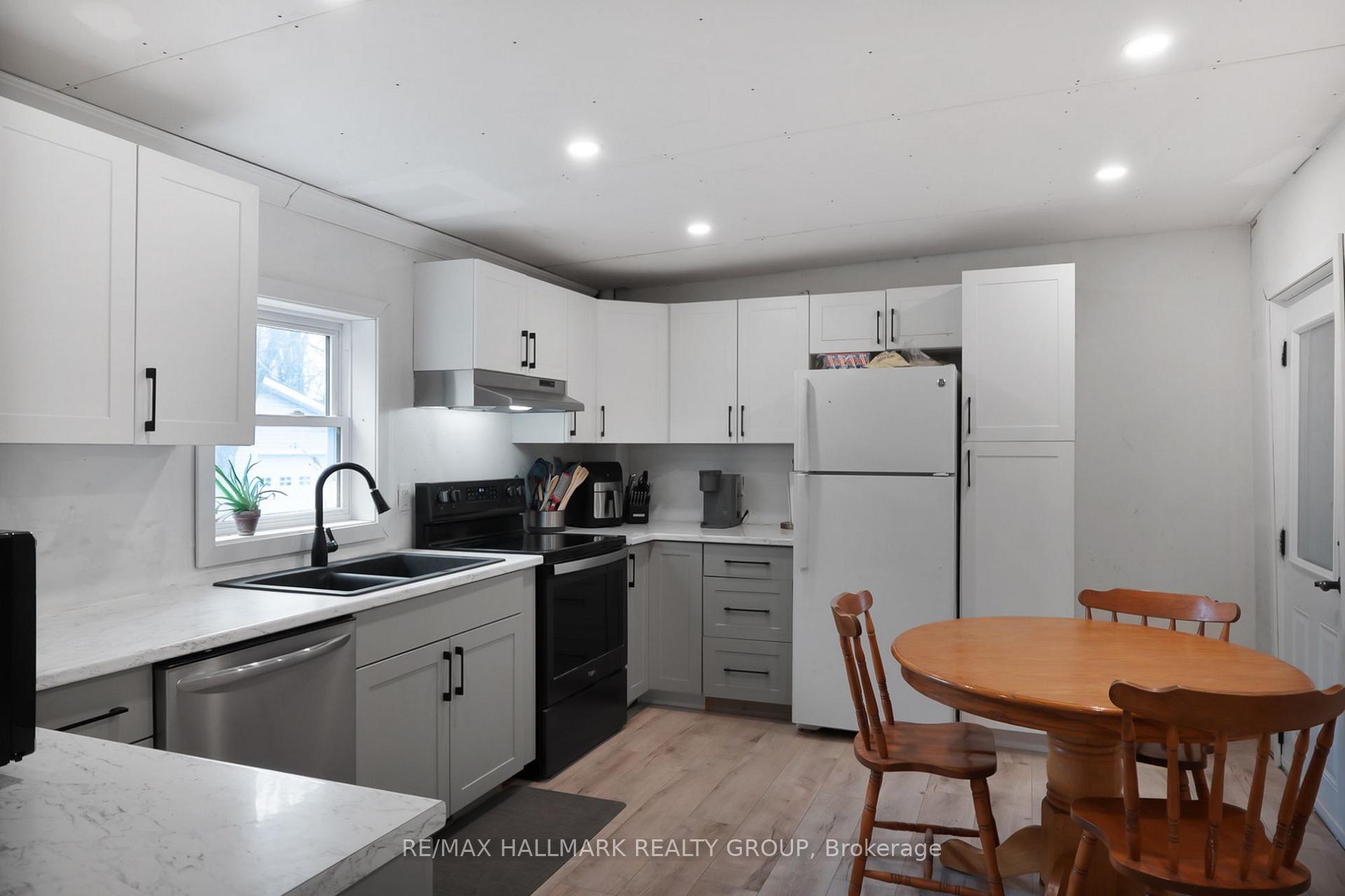 Photo 5 of 475 Centre Street, North Dundas, Winchester — HOMEH